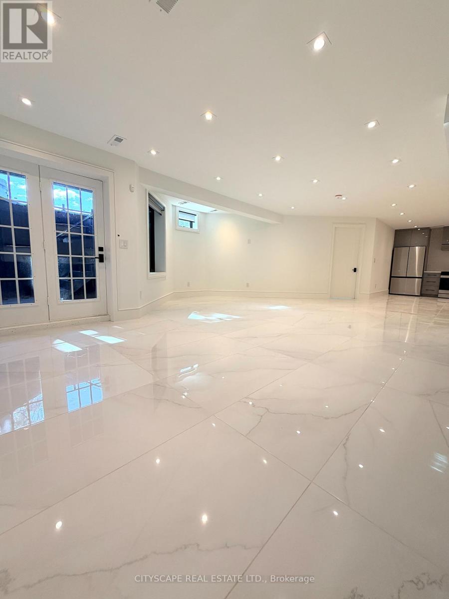 155 Lake Promenade, Toronto, Ontario  M8W 1A6 - Photo 8 - W12452833