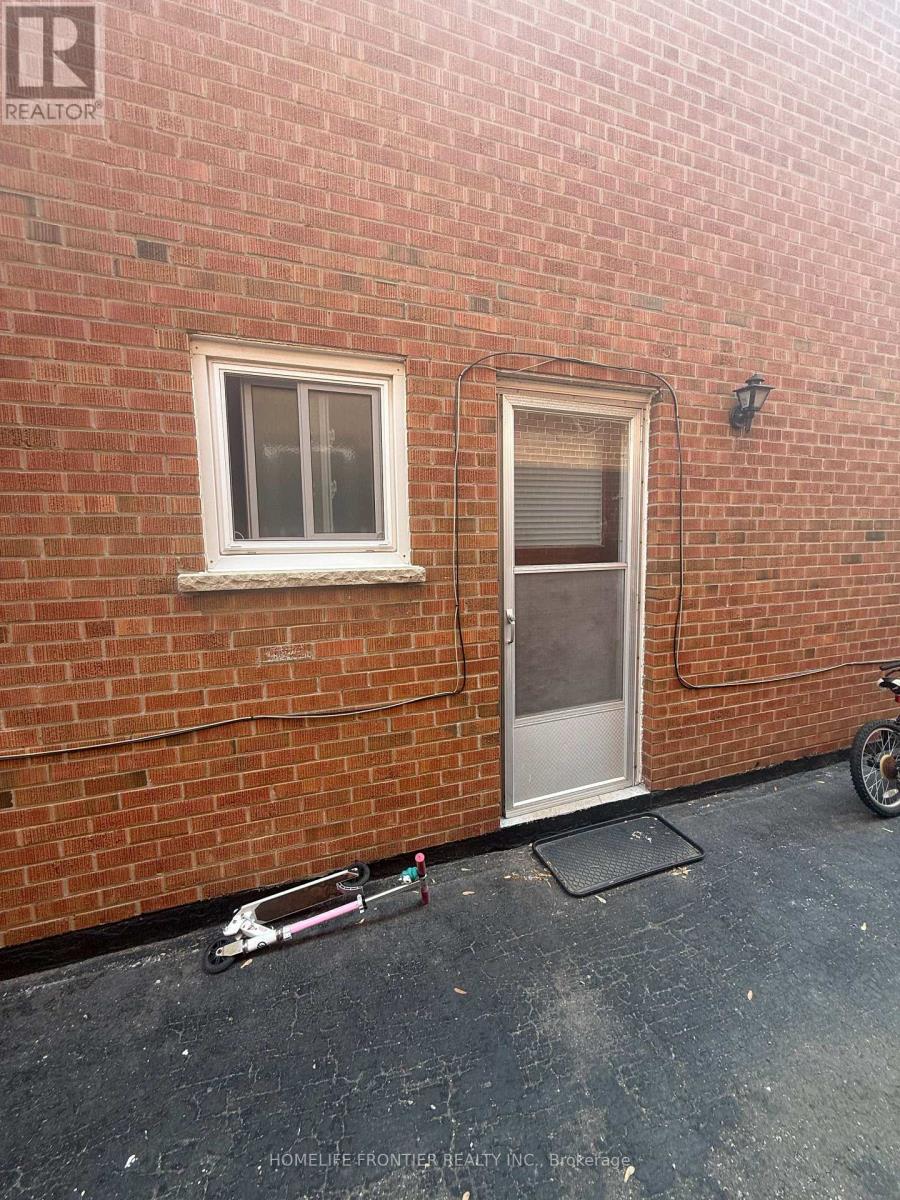 Main Floor - 759 Bloor Street, Mississauga, Ontario  L3Y 2M7 - Photo 2 - W12452855