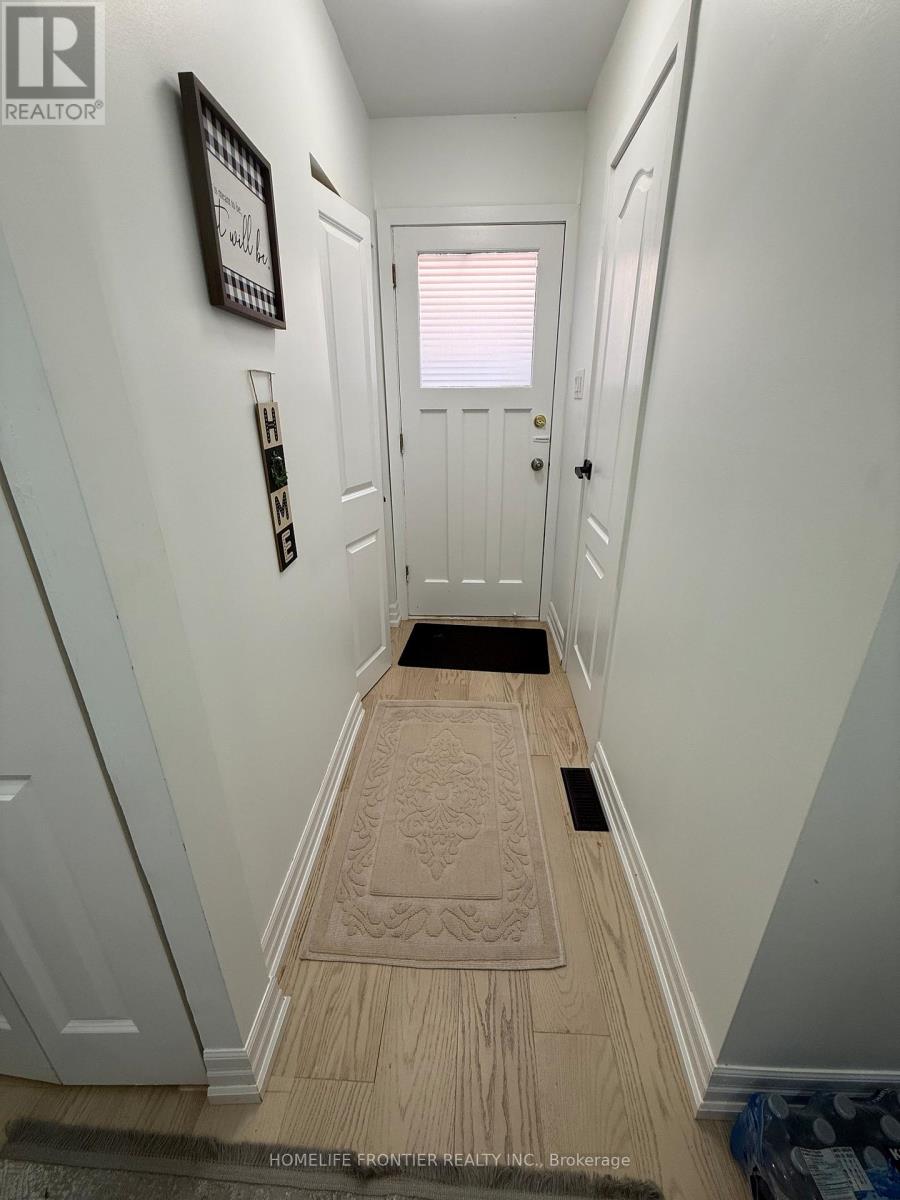 Main Floor - 759 Bloor Street, Mississauga, Ontario  L3Y 2M7 - Photo 3 - W12452855