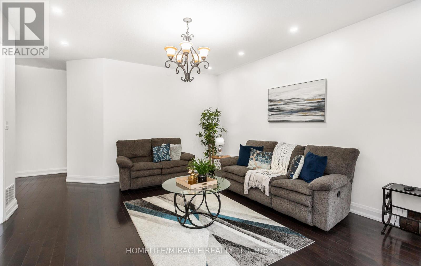 20 Atira Avenue, Brampton, Ontario  L7A 3T3 - Photo 10 - W12452866