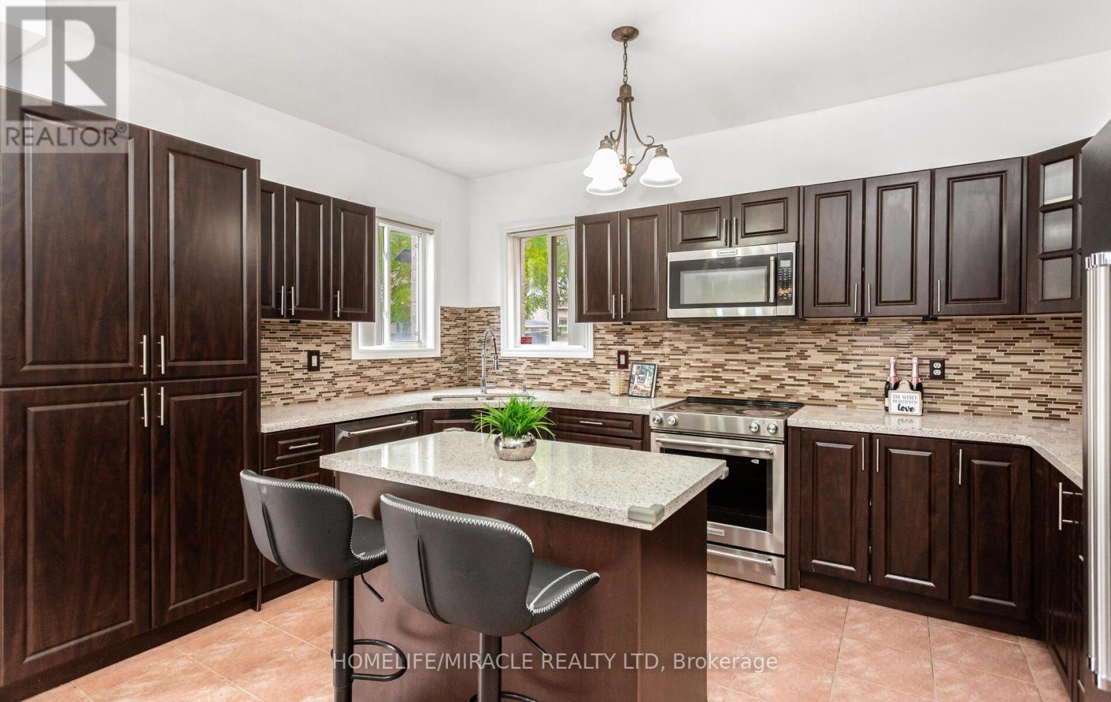 20 Atira Avenue, Brampton, Ontario  L7A 3T3 - Photo 14 - W12452866