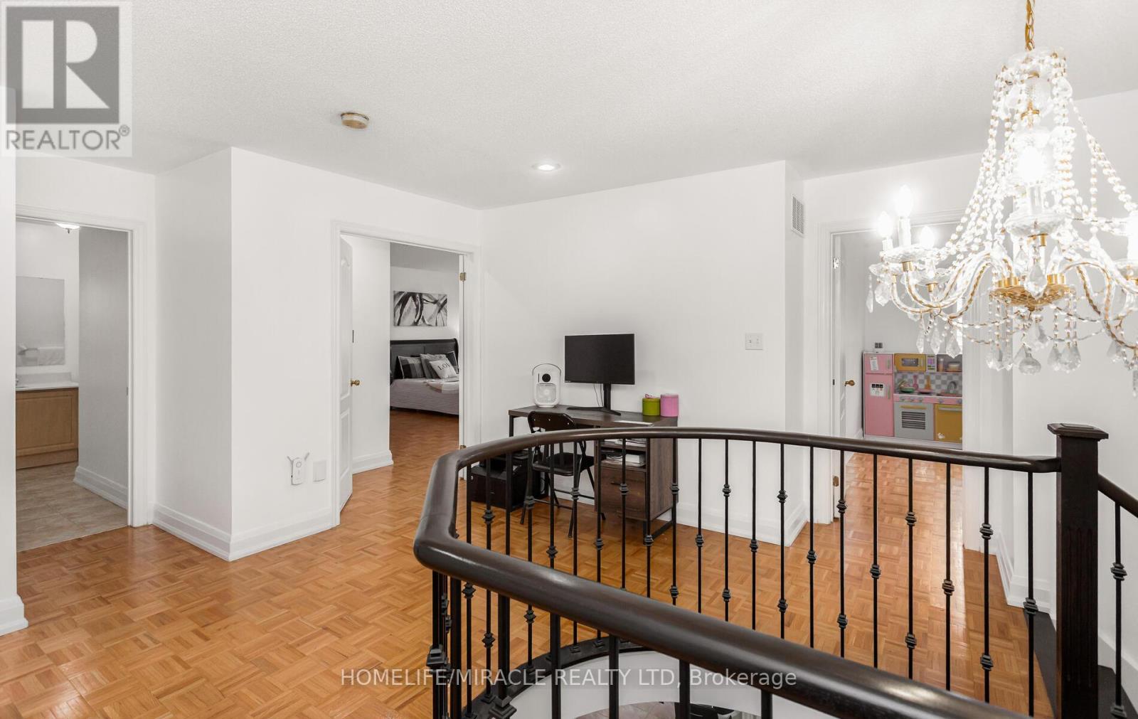20 Atira Avenue, Brampton, Ontario  L7A 3T3 - Photo 20 - W12452866