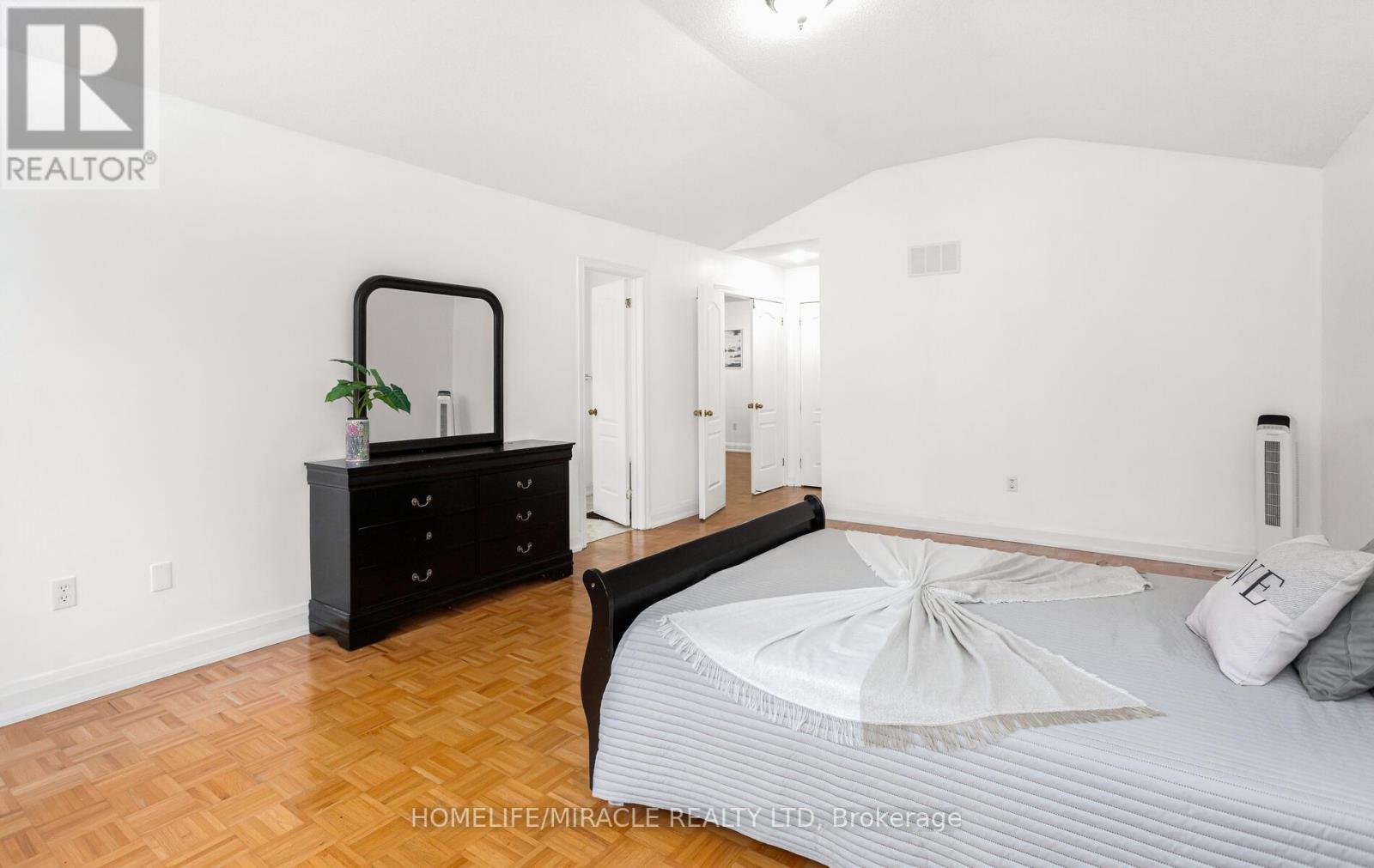 20 Atira Avenue, Brampton, Ontario  L7A 3T3 - Photo 22 - W12452866