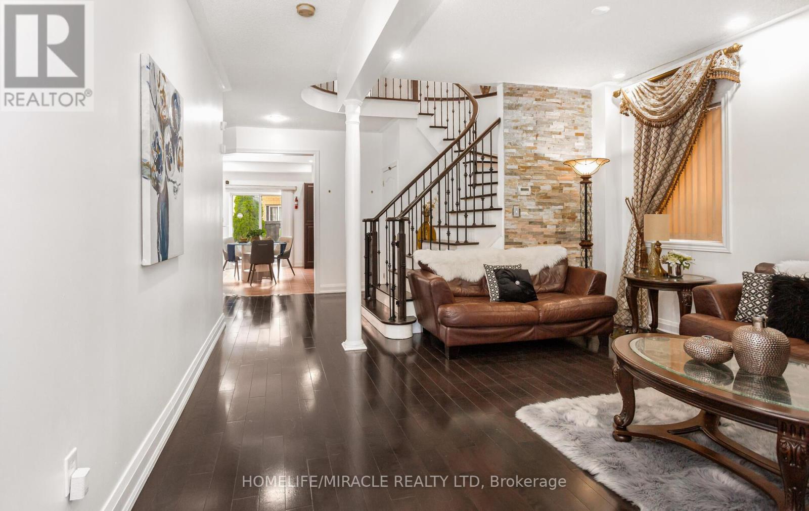 20 Atira Avenue, Brampton, Ontario  L7A 3T3 - Photo 4 - W12452866