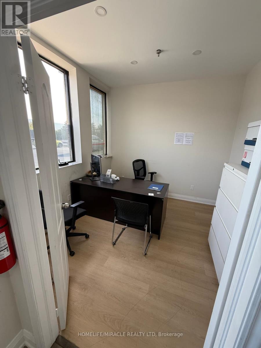 24 - 1050 Britannia Road E, Mississauga, Ontario  L4W 4N9 - Photo 8 - W12452868