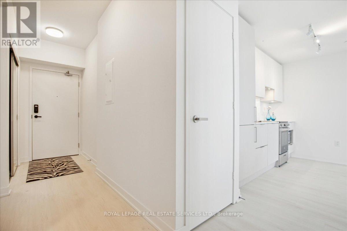 4301 - 3900 Confederation Parkway, Mississauga, Ontario  L5B 0M3 - Photo 10 - W12452890