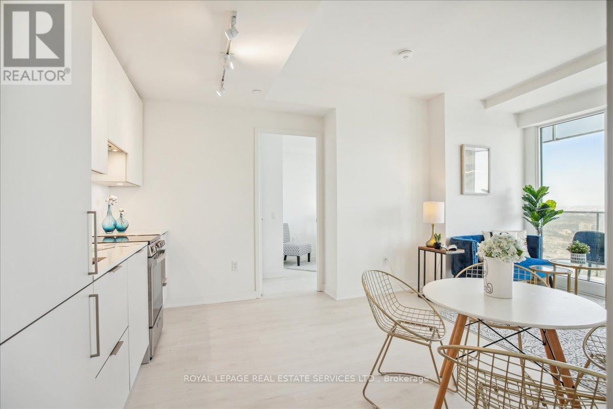 4301 - 3900 Confederation Parkway, Mississauga, Ontario  L5B 0M3 - Photo 11 - W12452890
