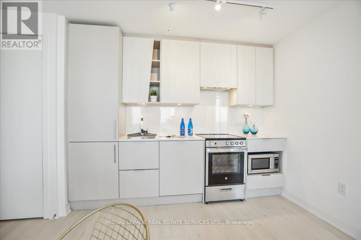 4301 - 3900 Confederation Parkway, Mississauga, Ontario  L5B 0M3 - Photo 15 - W12452890