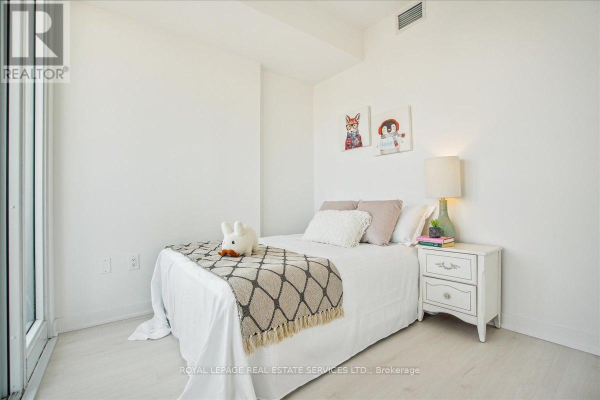 4301 - 3900 Confederation Parkway, Mississauga, Ontario  L5B 0M3 - Photo 22 - W12452890