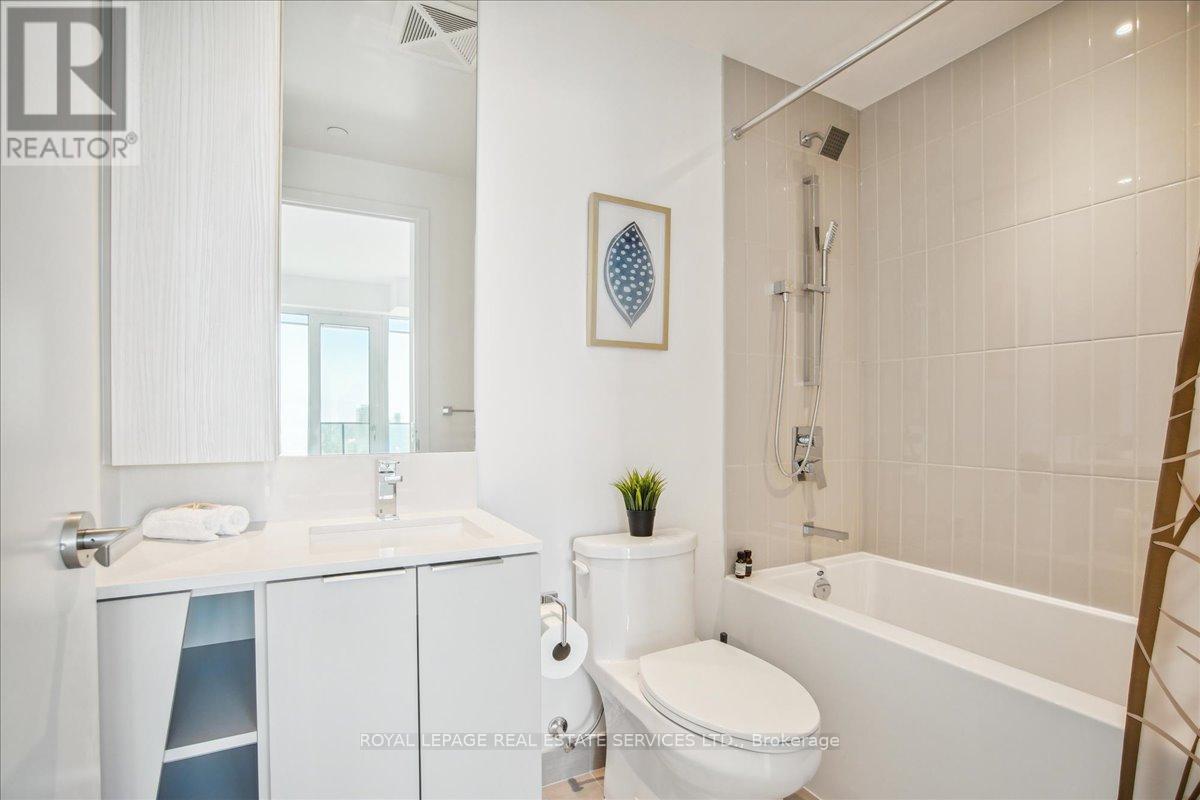 4301 - 3900 Confederation Parkway, Mississauga, Ontario  L5B 0M3 - Photo 28 - W12452890