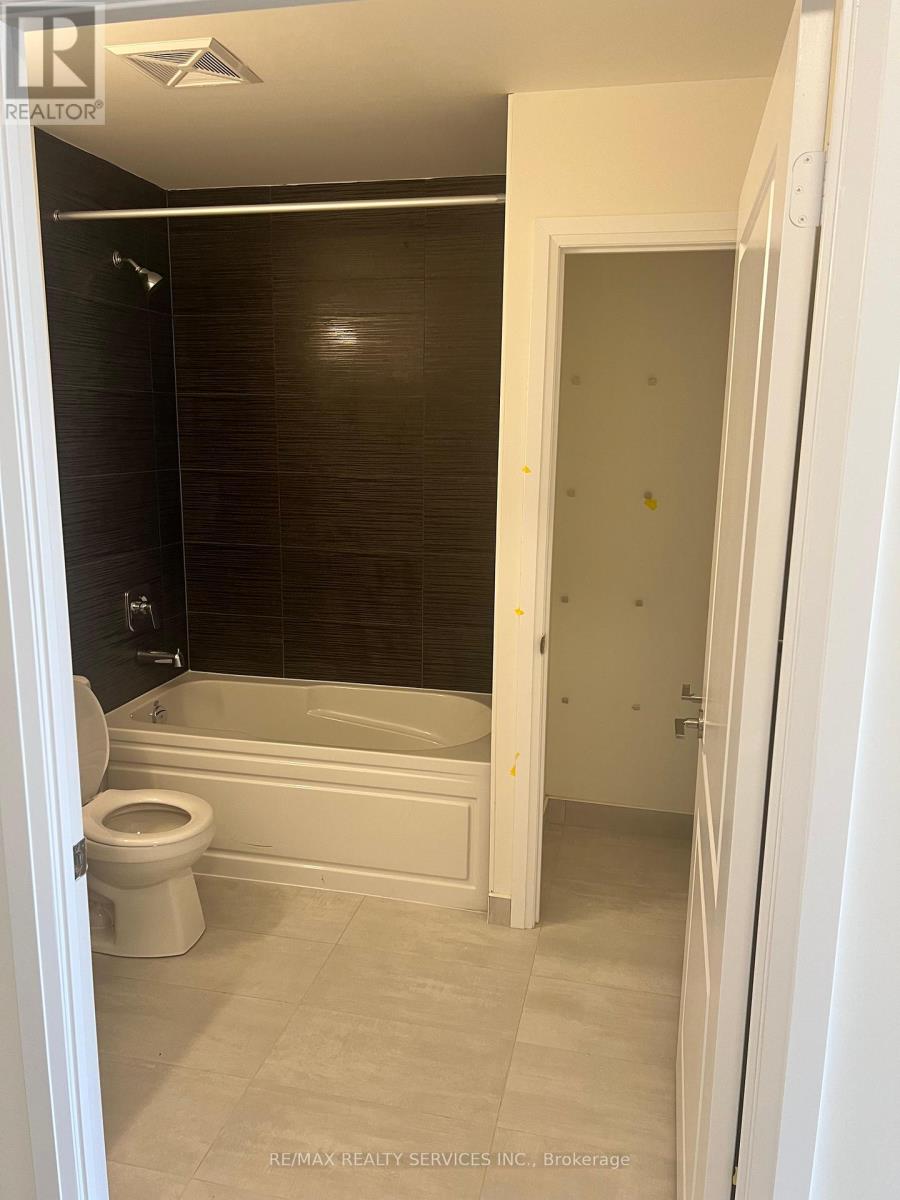 1209 - 15 Watergarden Drive, Mississauga, Ontario  L5R 1B2 - Photo 10 - W12452897