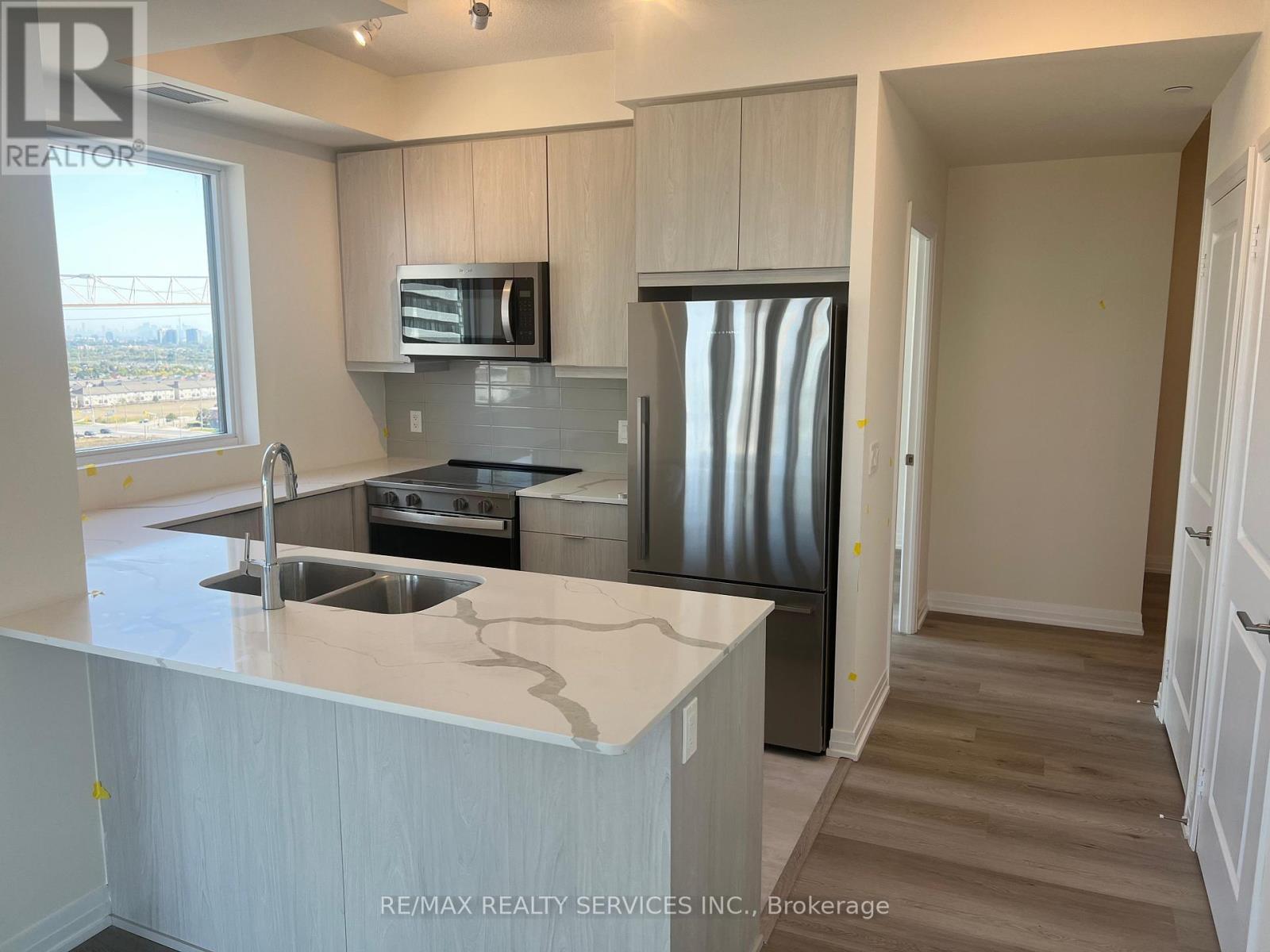 1209 - 15 Watergarden Drive, Mississauga, Ontario  L5R 1B2 - Photo 5 - W12452897