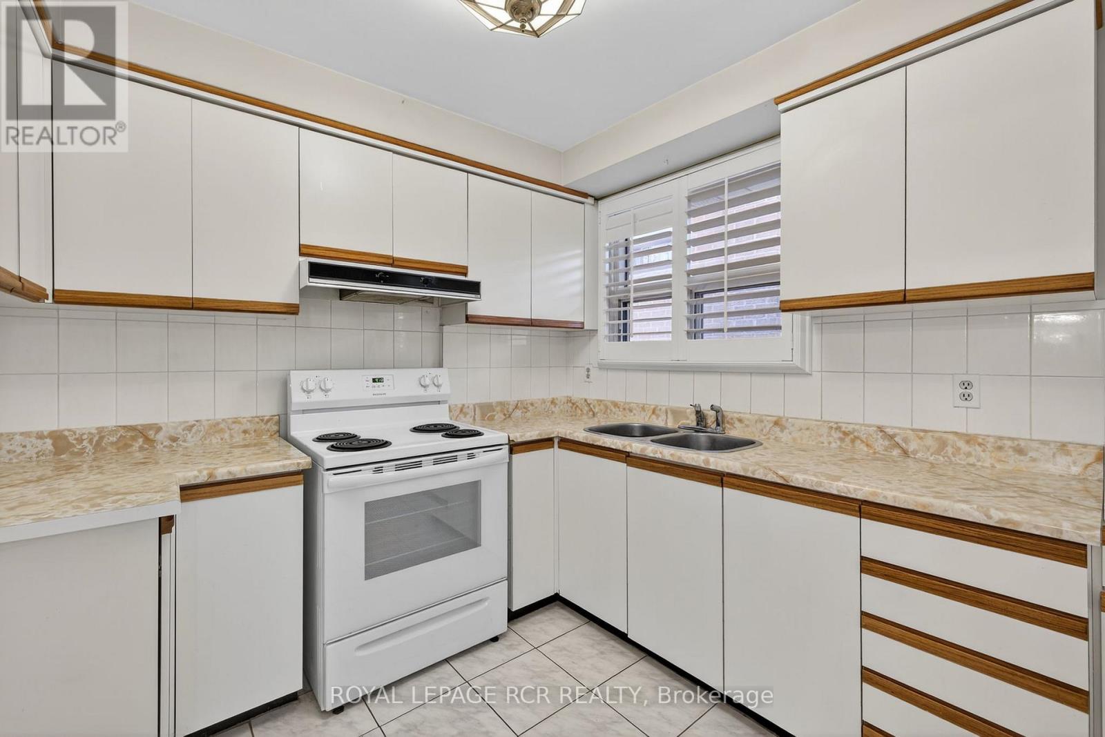 8 Cross Street, Toronto, Ontario  M9N 2B9 - Photo 15 - W12452906
