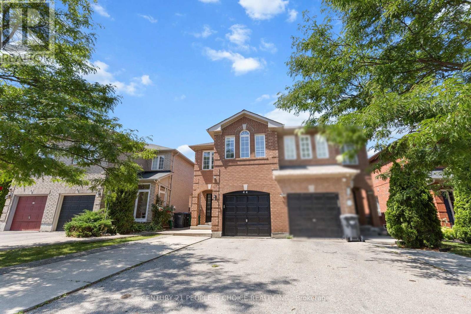 44 Roadmaster Lane, Brampton, Ontario  L7A 3A7 - Photo 2 - W12452907