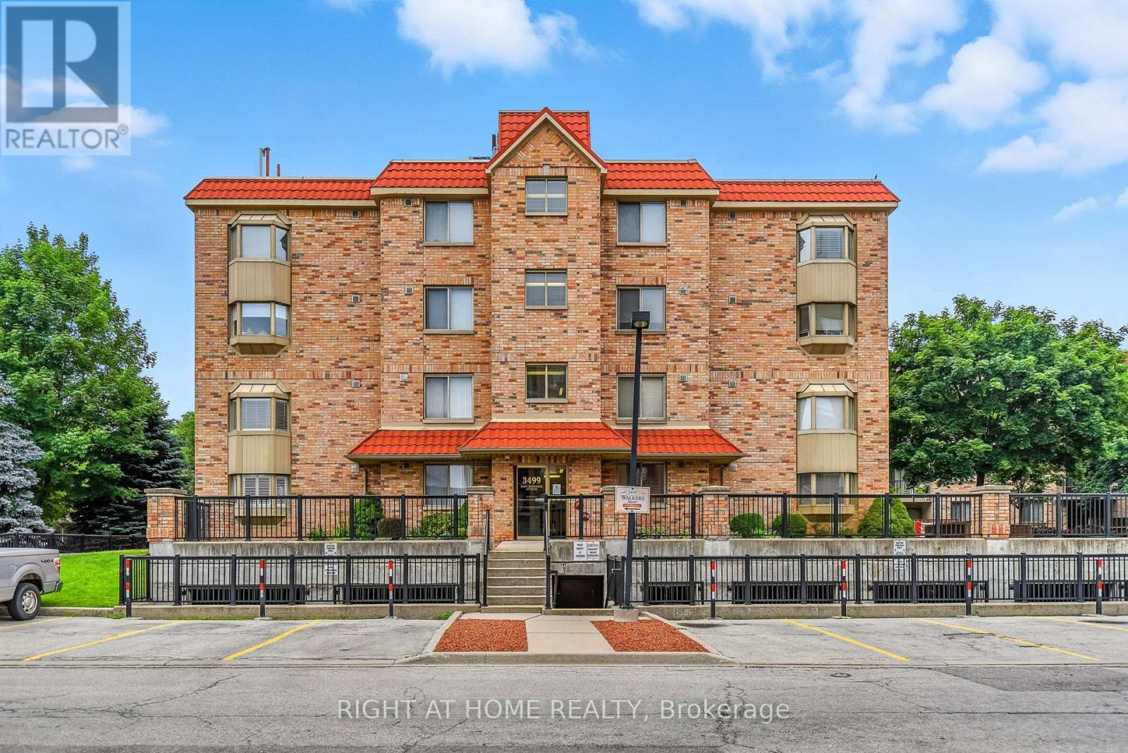 404 - 3499 UPPER MIDDLE ROAD, Burlington, Ontario