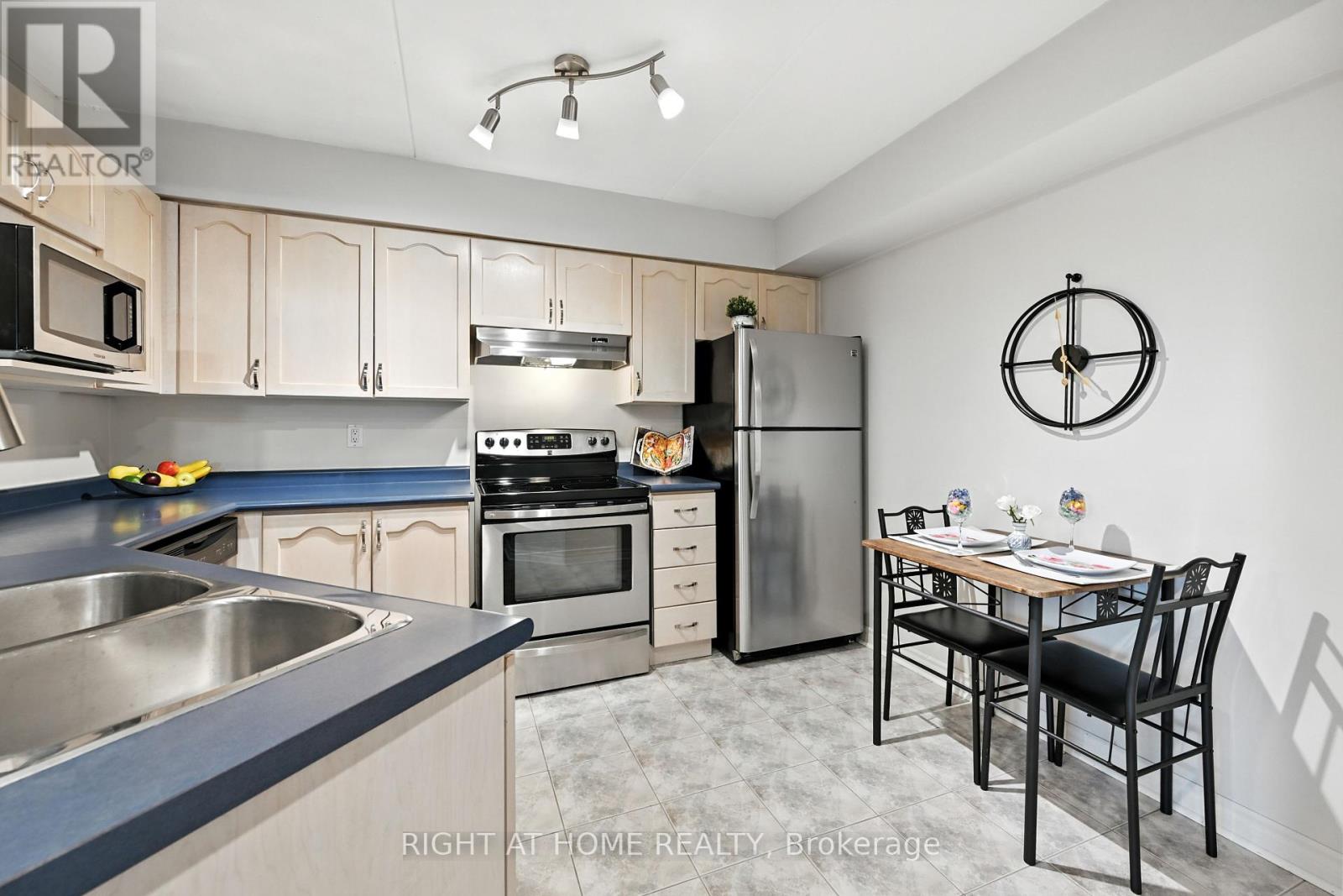 404 - 3499 Upper Middle Road, Burlington, Ontario  L7M 4M7 - Photo 4 - W12452918