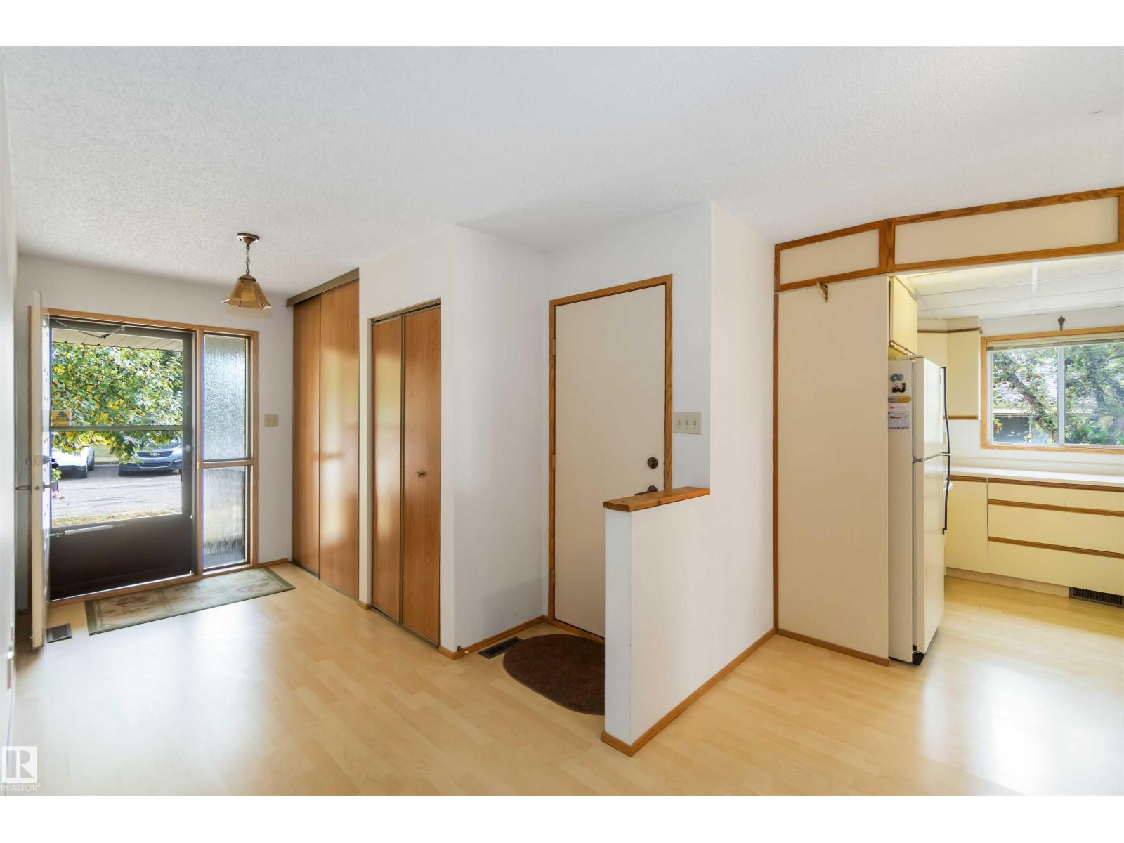 223 Oeming Rd Nw Nw, Edmonton, Alberta  T6R 1M1 - Photo 4 - E4461375