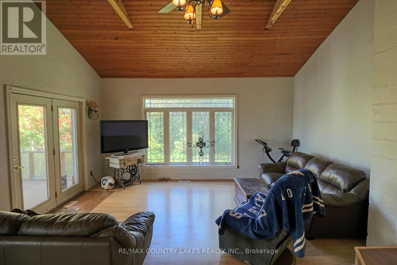 1364 Farms Road, Kawartha Lakes, Ontario  K0M 2T0 - Photo 9 - X12452821