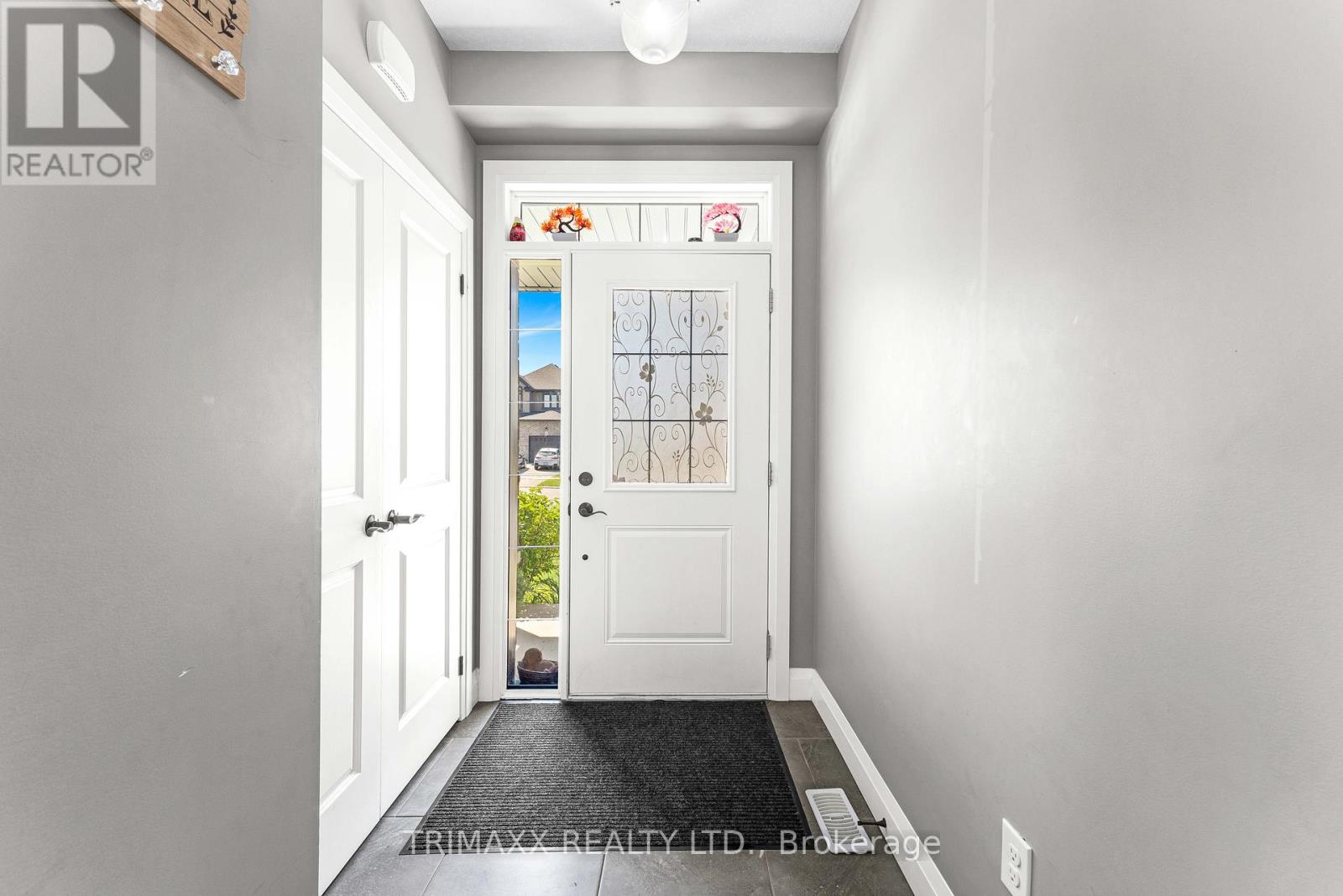 103 Links Crescent, Woodstock, Ontario  N4T 0K7 - Photo 5 - X12452824
