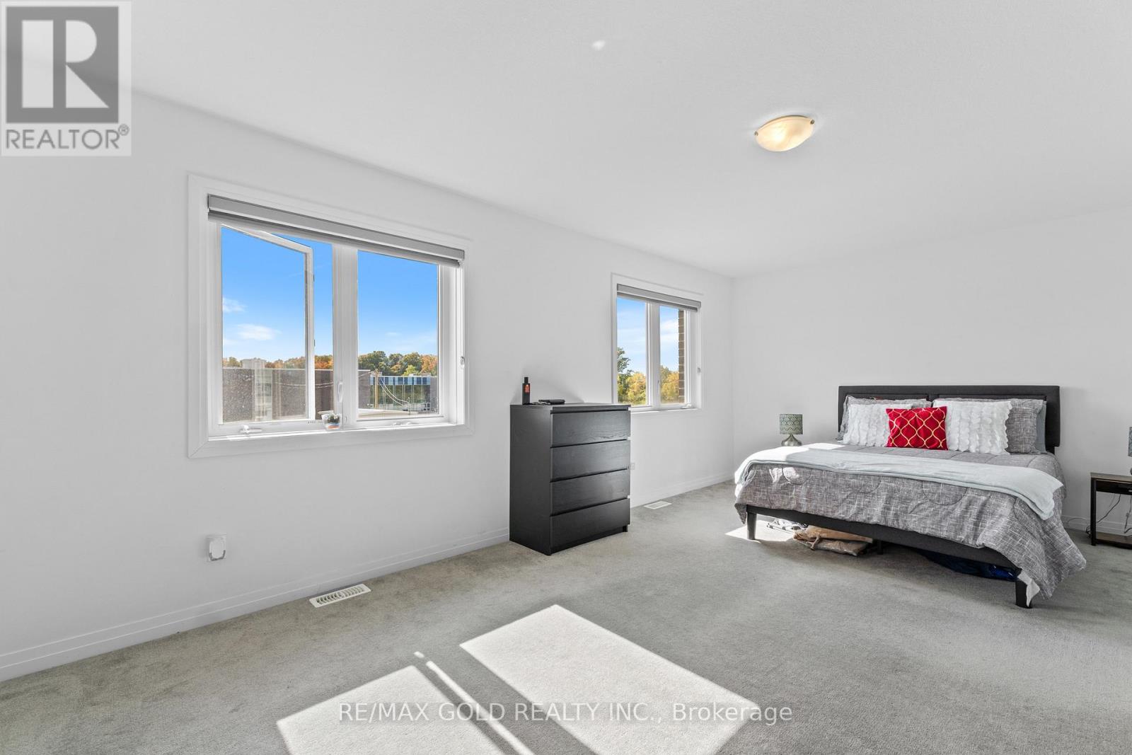 82 Pony Way, Kitchener, Ontario  N2R 0R2 - Photo 23 - X12452896