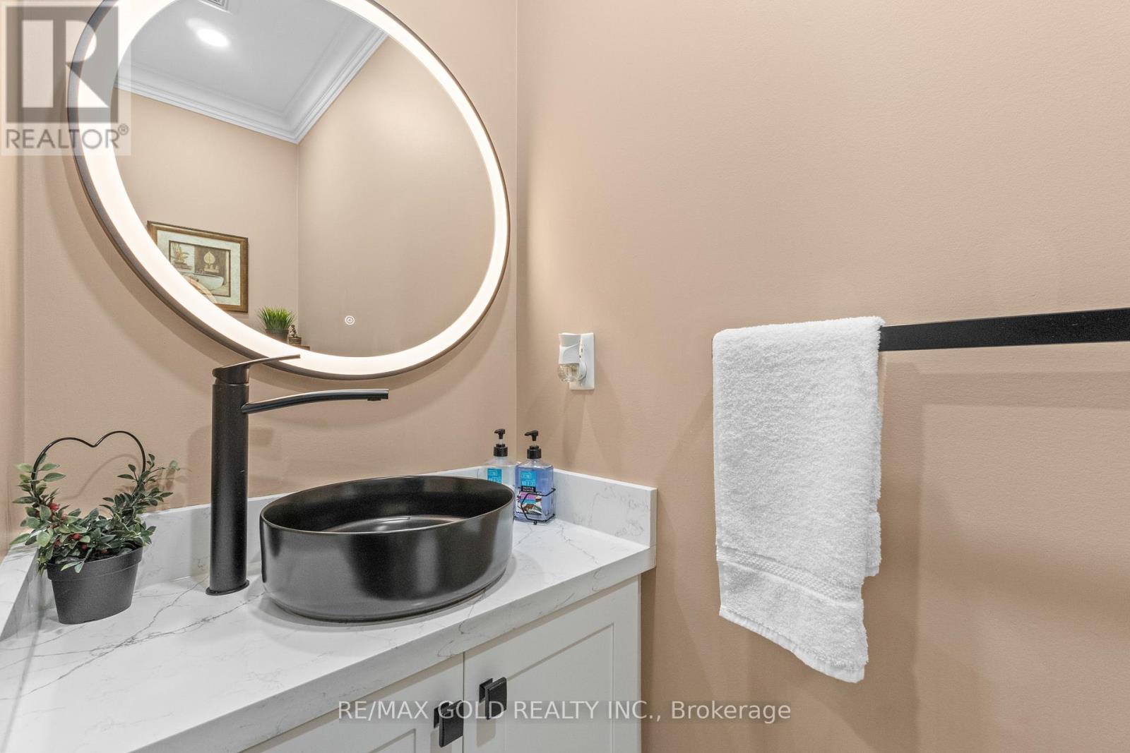 82 Pony Way, Kitchener, Ontario  N2R 0R2 - Photo 36 - X12452896