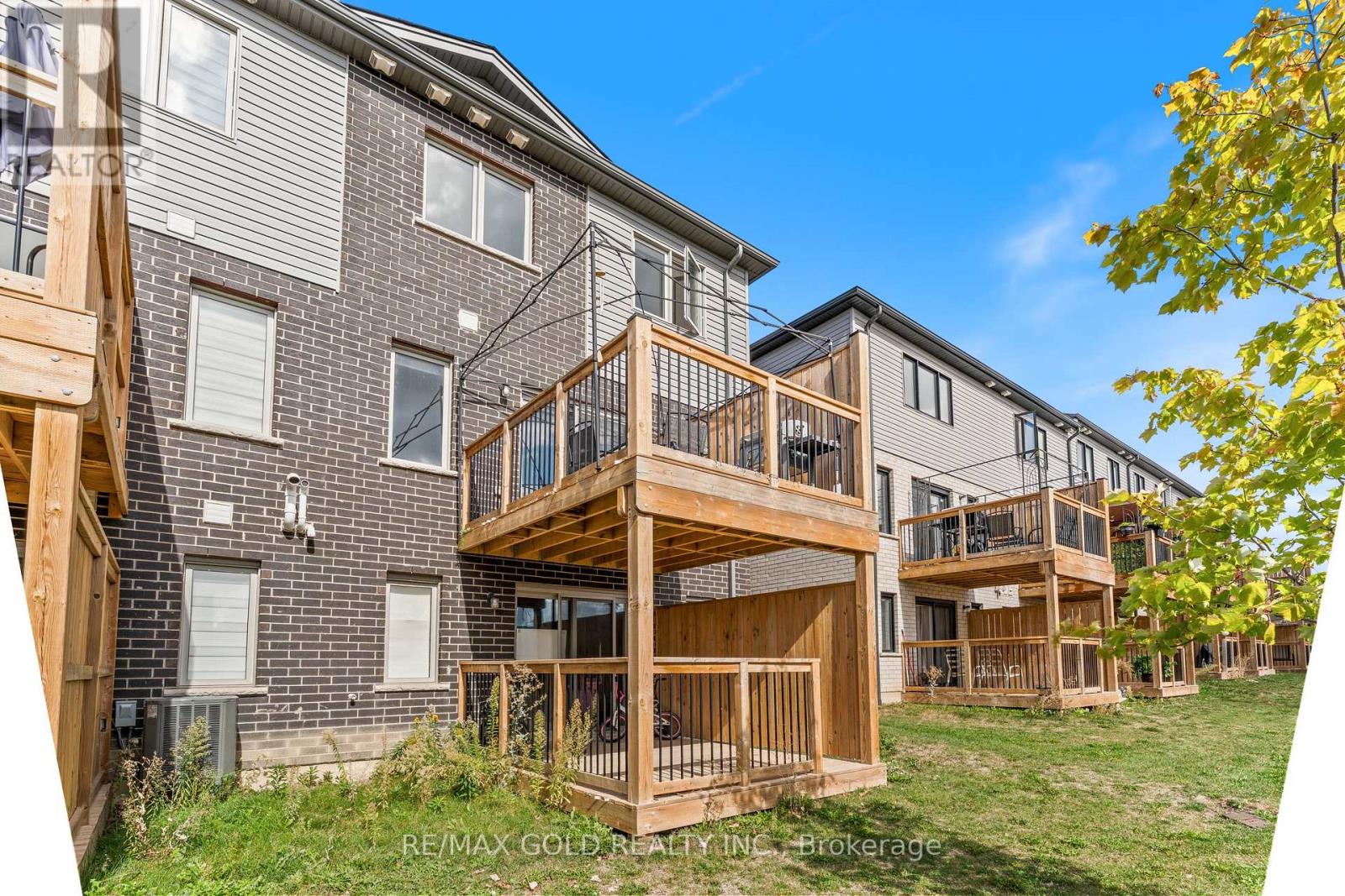 82 Pony Way, Kitchener, Ontario  N2R 0R2 - Photo 44 - X12452896