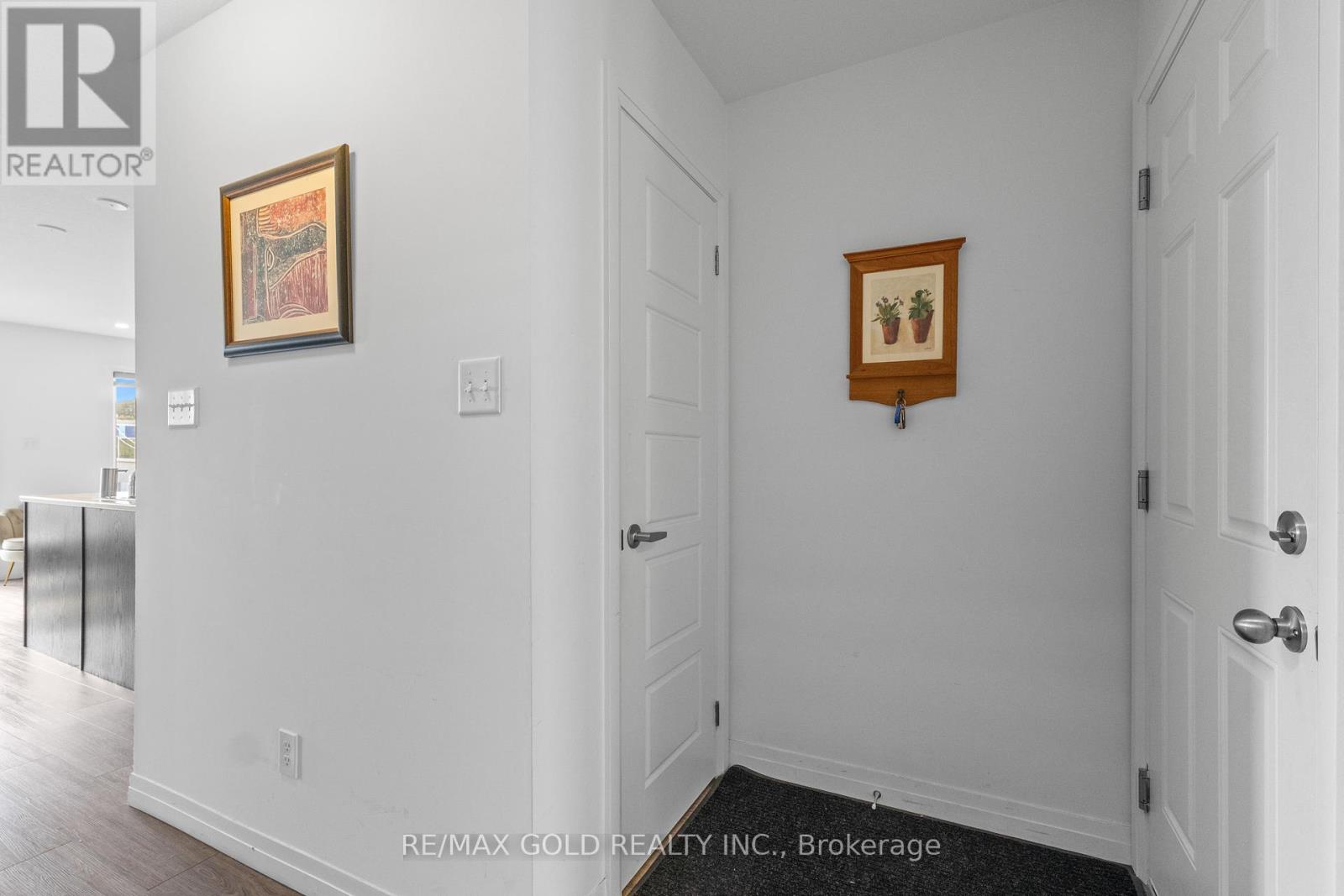 82 Pony Way, Kitchener, Ontario  N2R 0R2 - Photo 8 - X12452896