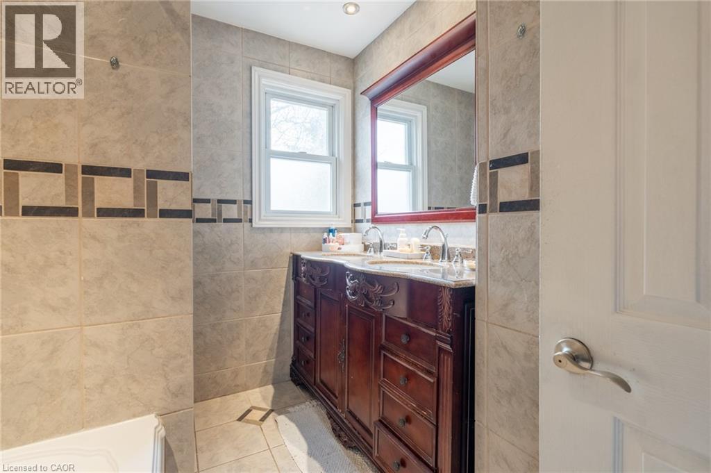 99 East 36th Street, Hamilton, Ontario  L8V 3Z2 - Photo 18 - 40777737