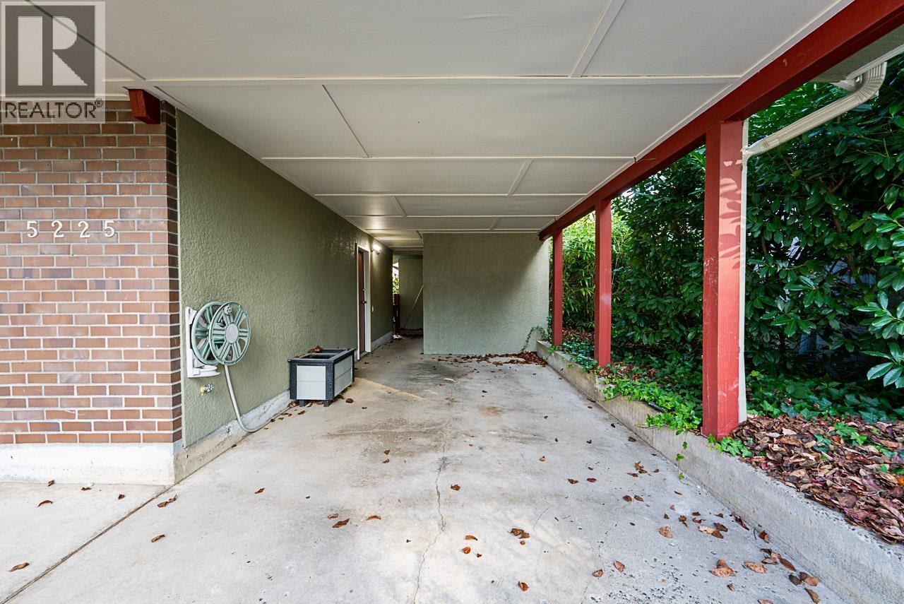 5225 Kincaid Street, Burnaby, British Columbia  V5G 1W1 - Photo 4 - R3056850