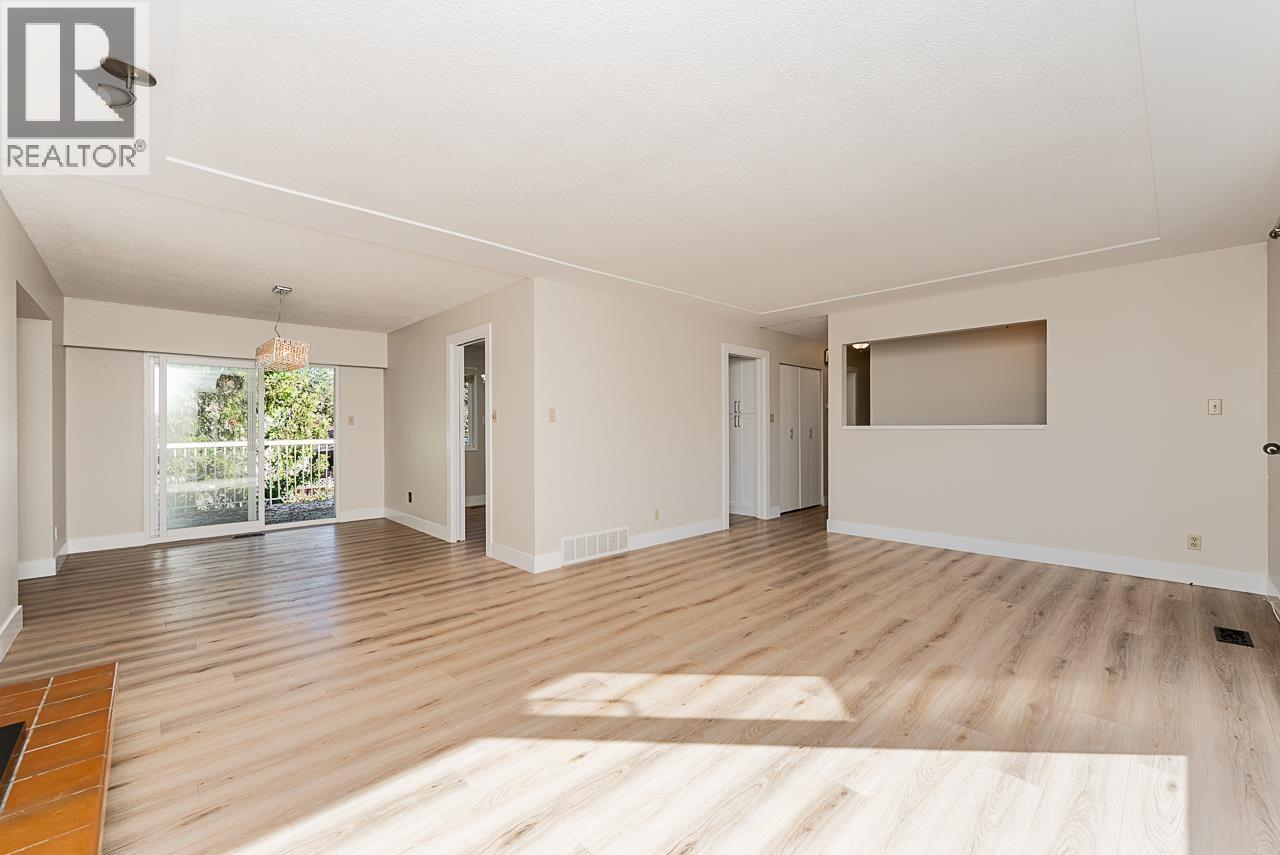 5225 Kincaid Street, Burnaby, British Columbia  V5G 1W1 - Photo 9 - R3056850