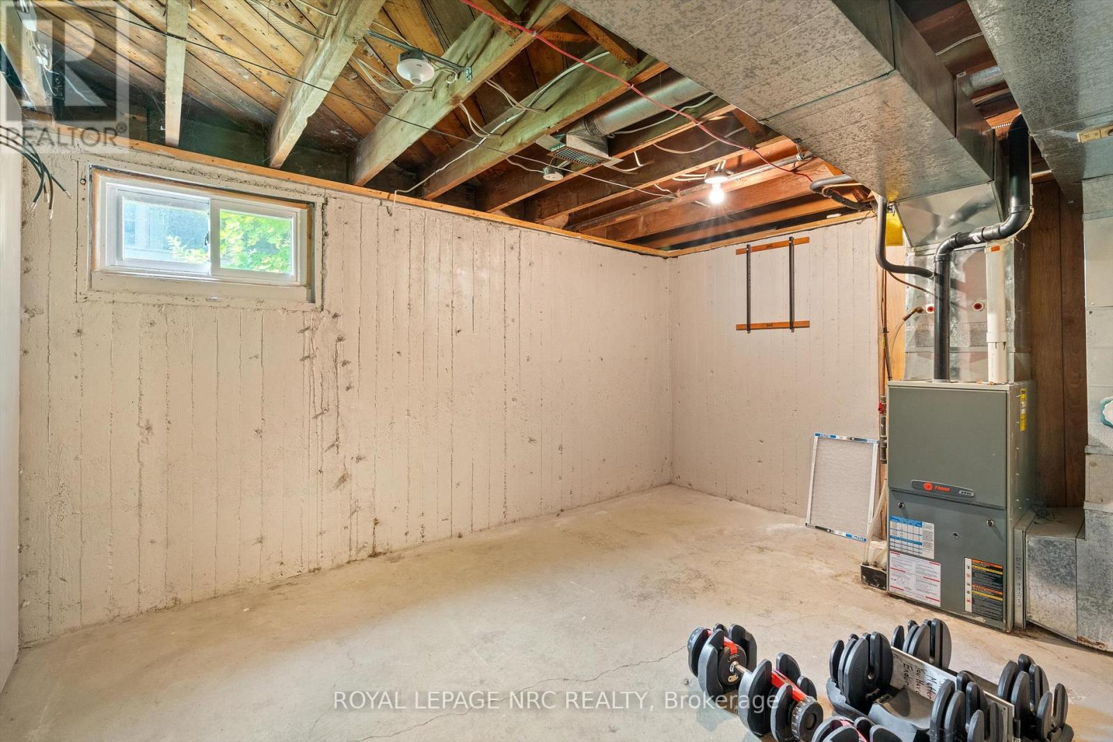 19 Seymour Avenue, St. Catharines, Ontario  L2P 1A3 - Photo 21 - X12338248
