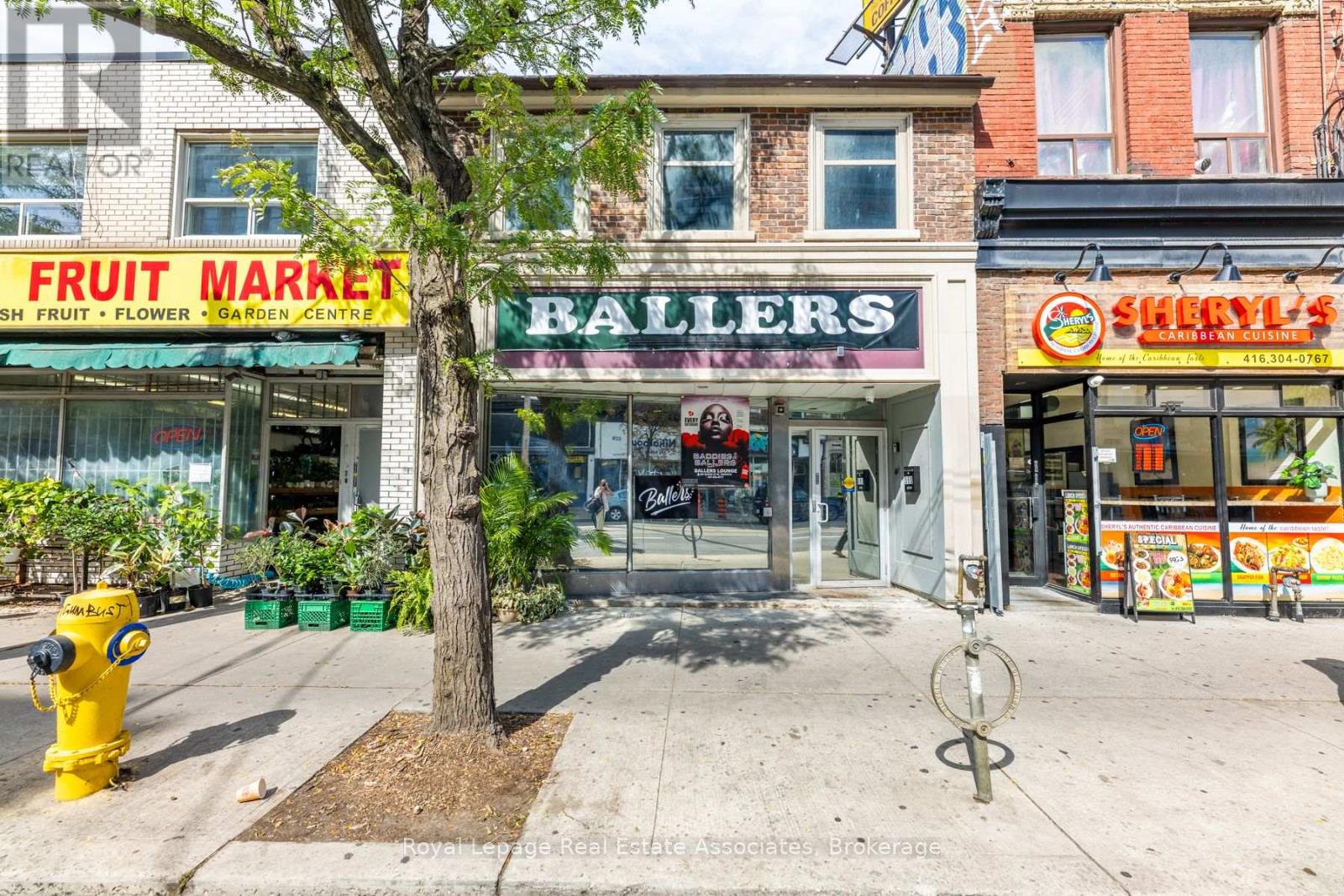 560 QUEEN STREET W, Toronto, Ontario
