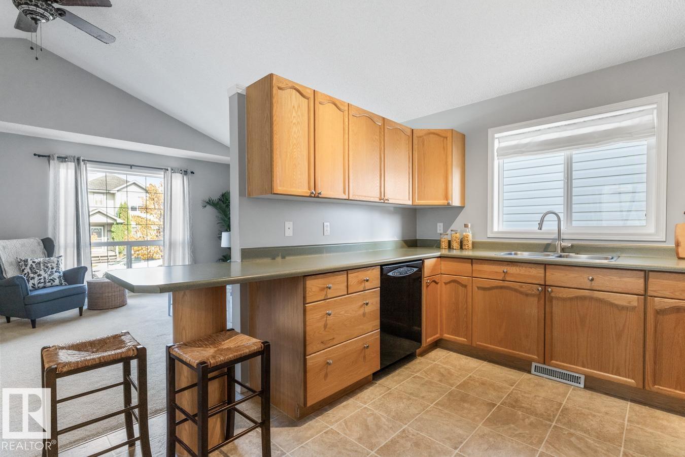 3027 32 Av Nw, Edmonton, Alberta  T6T 1X1 - Photo 10 - E4461073