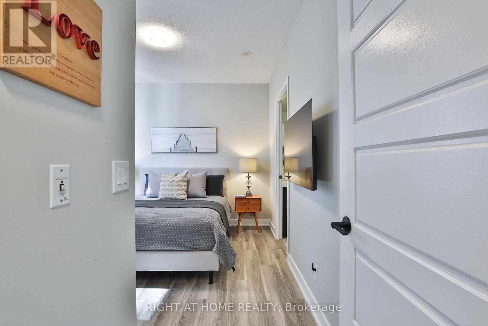 2308 - 28 Linden Street, Toronto, Ontario  M4Y 0A4 - Photo 13 - C12396558