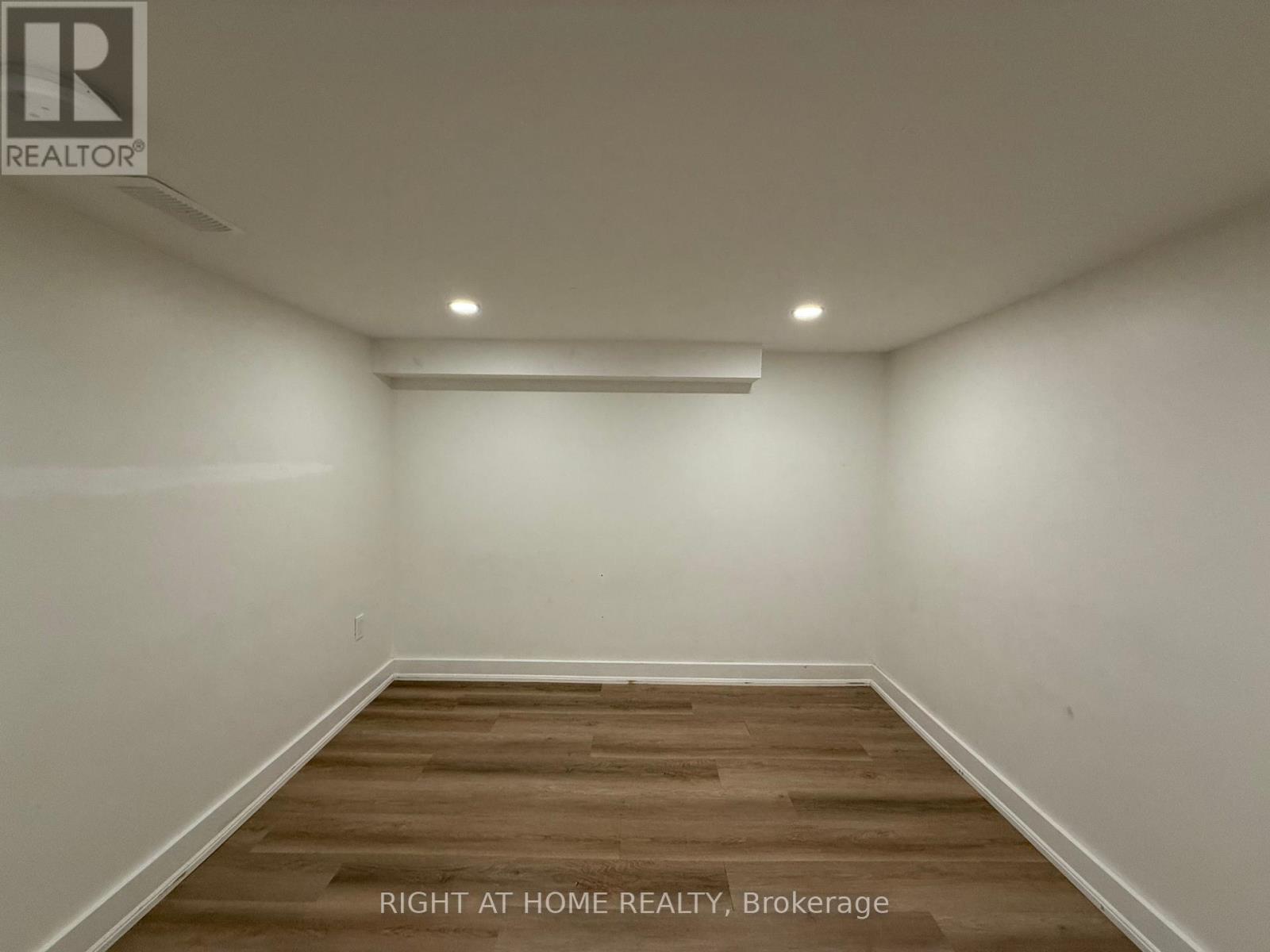 Lower - 22 Glenside Avenue, Toronto, Ontario  M4L 2T5 - Photo 6 - E12424518