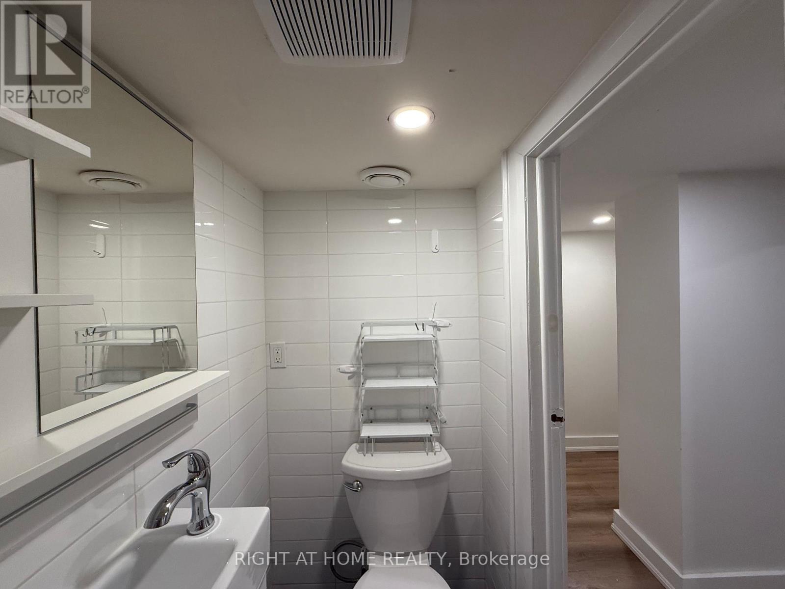 Lower - 22 Glenside Avenue, Toronto, Ontario  M4L 2T5 - Photo 11 - E12424518