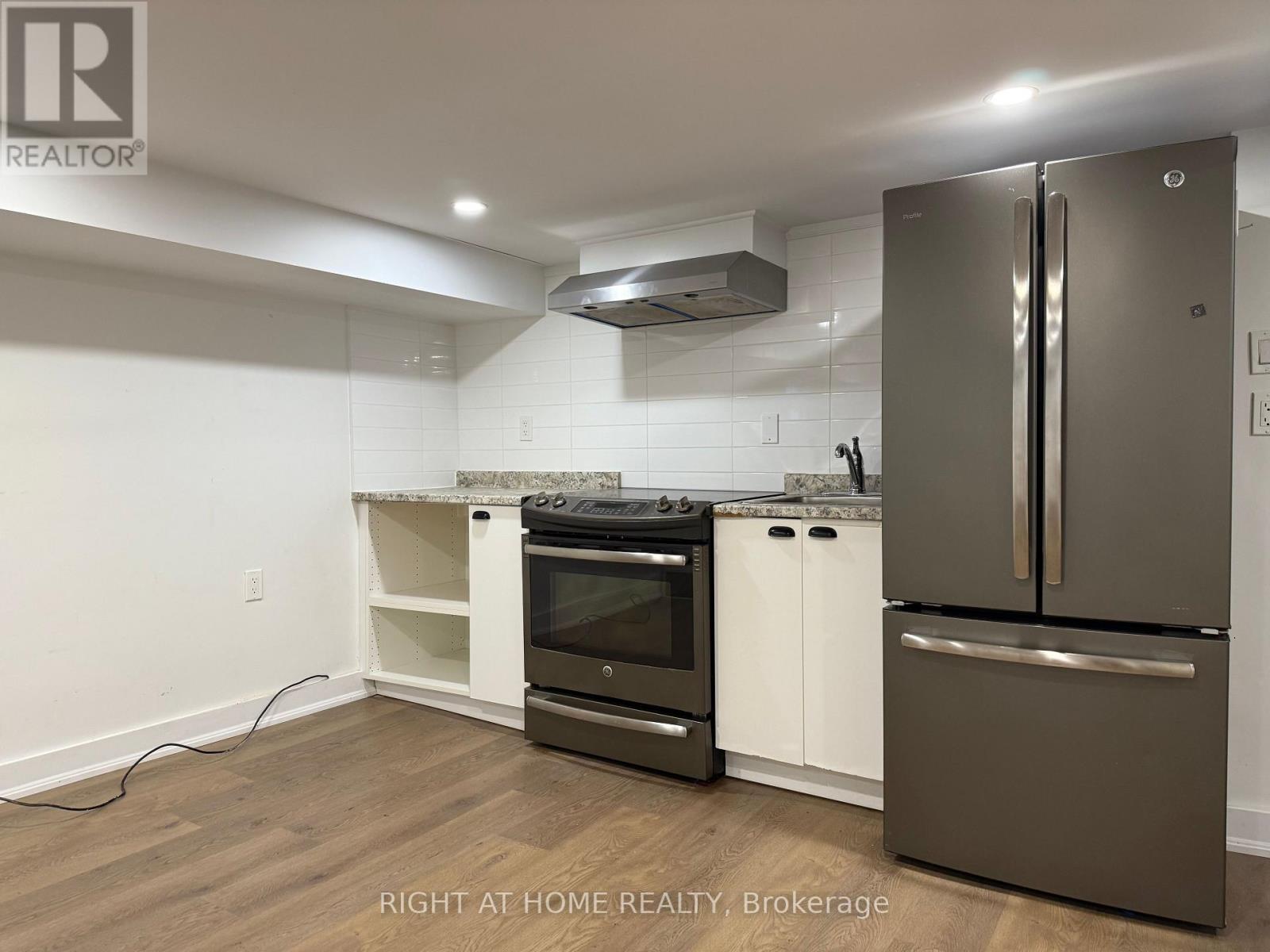Lower - 22 Glenside Avenue, Toronto, Ontario  M4L 2T5 - Photo 2 - E12424518