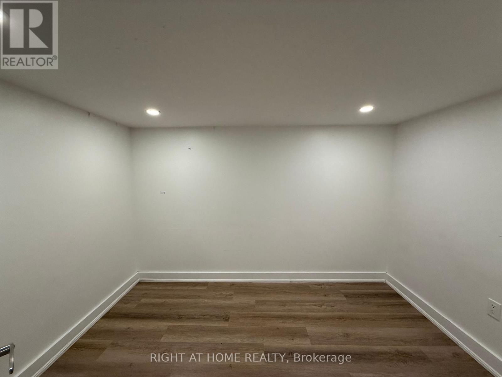 Lower - 22 Glenside Avenue, Toronto, Ontario  M4L 2T5 - Photo 8 - E12424518