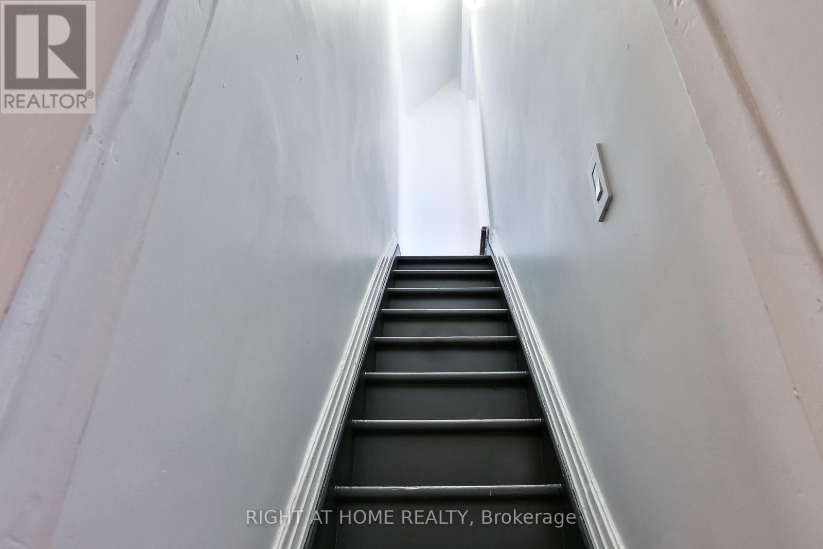 2 - 1365 Lansdowne Avenue, Toronto, Ontario  M6H 3Z9 - Photo 19 - W12438799