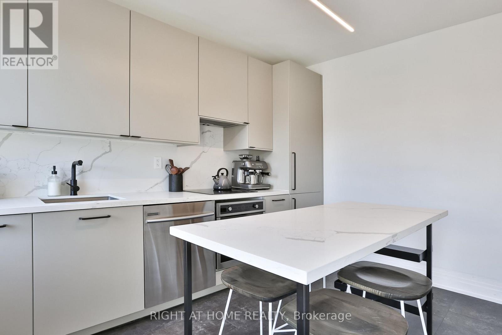 2 - 1365 Lansdowne Avenue, Toronto, Ontario  M6H 3Z9 - Photo 3 - W12438799