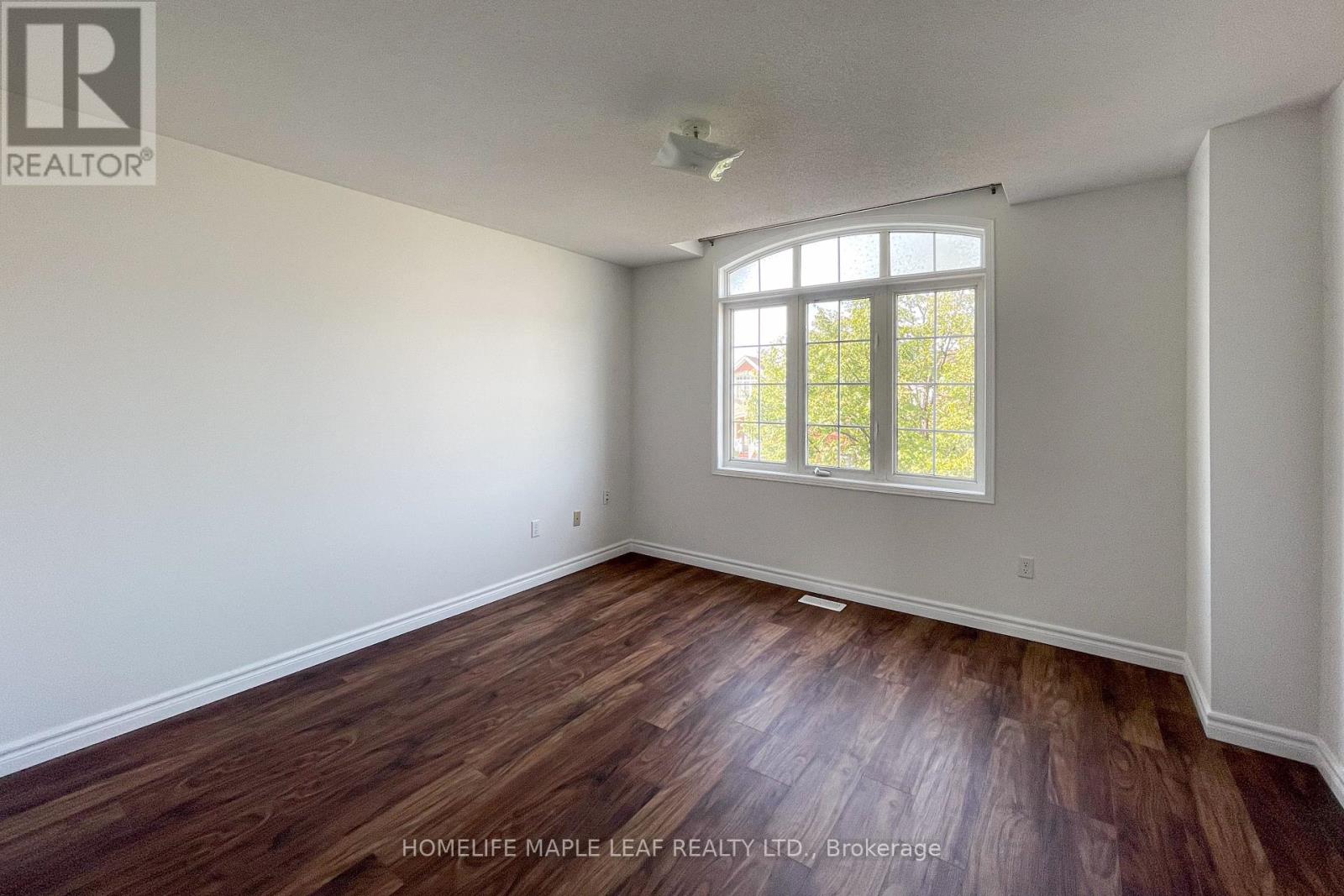 104 Crown Victoria Drive, Brampton, Ontario  L7A 3X9 - Photo 12 - W12451889