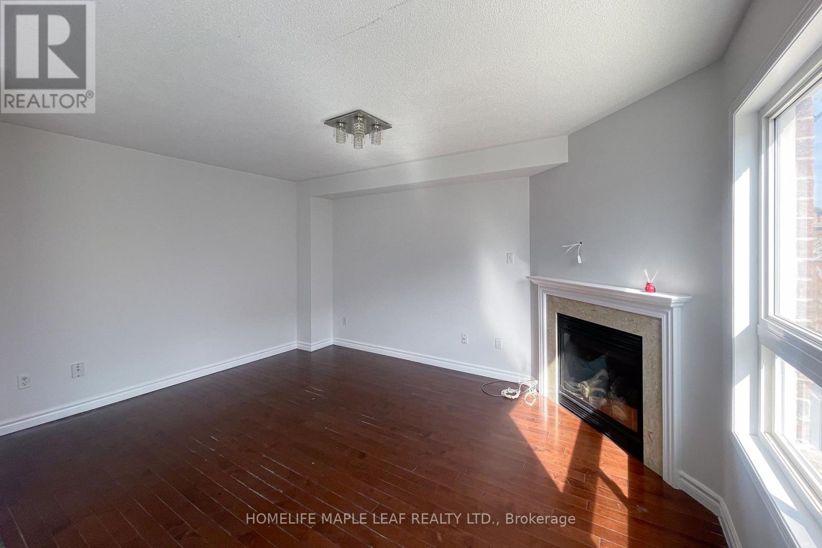 104 Crown Victoria Drive, Brampton, Ontario  L7A 3X9 - Photo 2 - W12451889