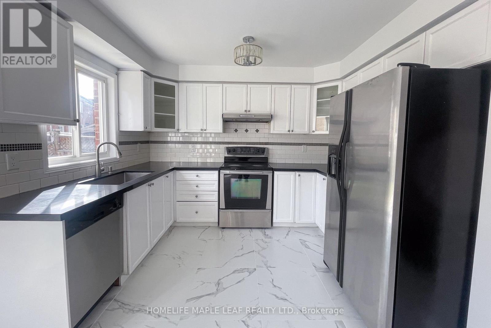 104 Crown Victoria Drive, Brampton, Ontario  L7A 3X9 - Photo 4 - W12451889