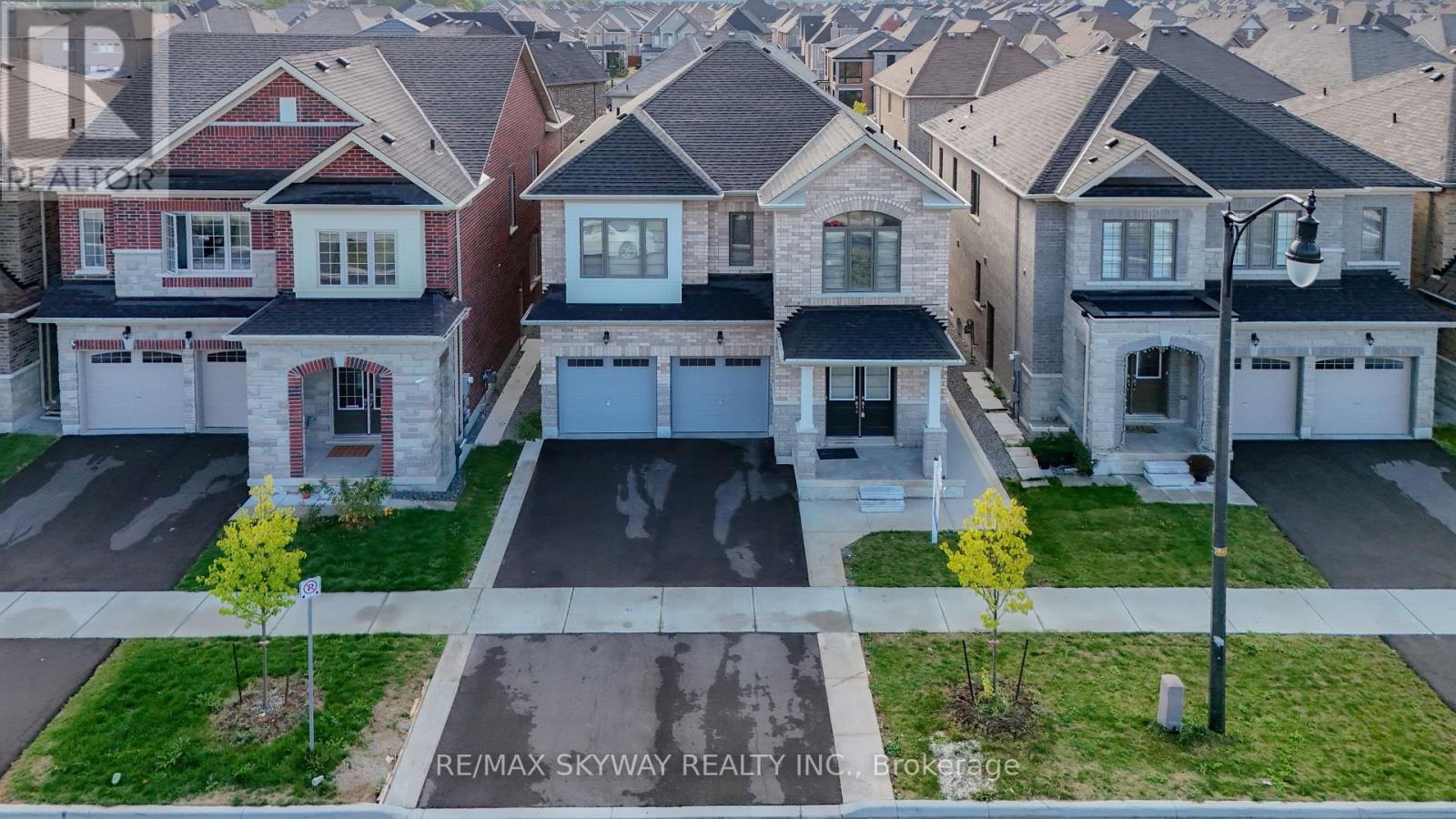 379 Valleyway Drive, Brampton, Ontario  L6X 5S7 - Photo 2 - W12452509