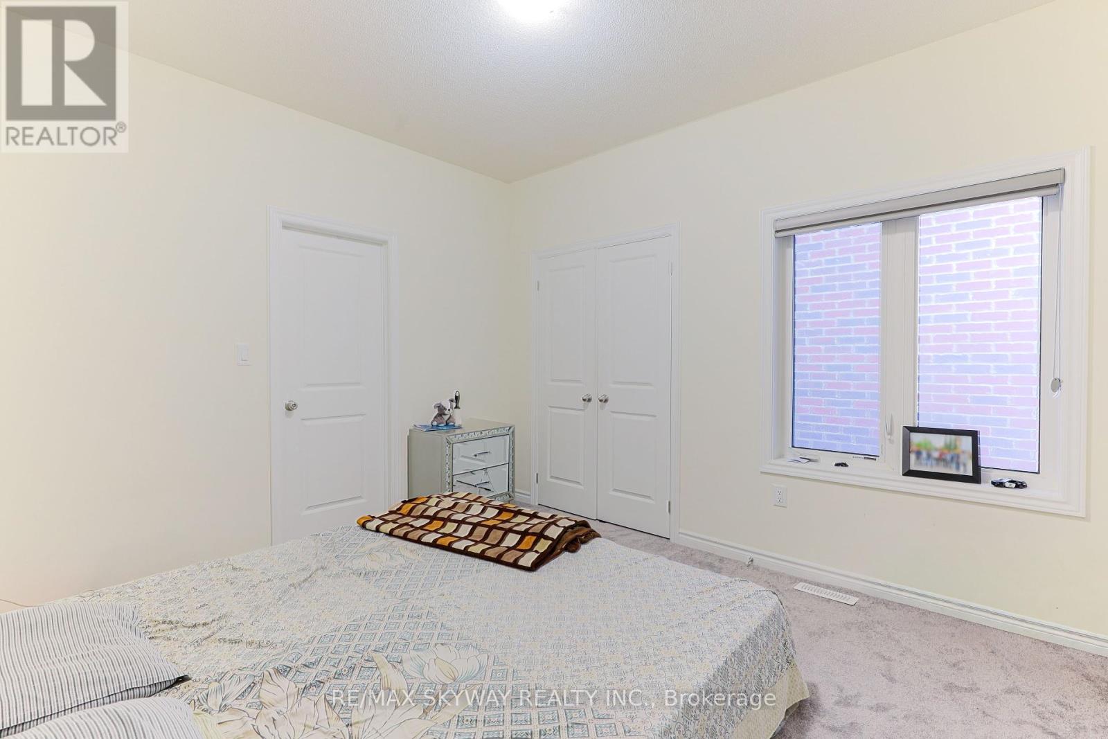 379 Valleyway Drive, Brampton, Ontario  L6X 5S7 - Photo 22 - W12452509