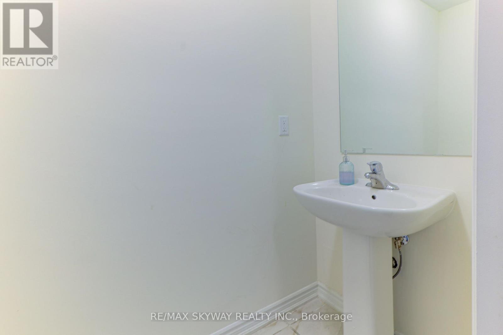 379 Valleyway Drive, Brampton, Ontario  L6X 5S7 - Photo 15 - W12452509