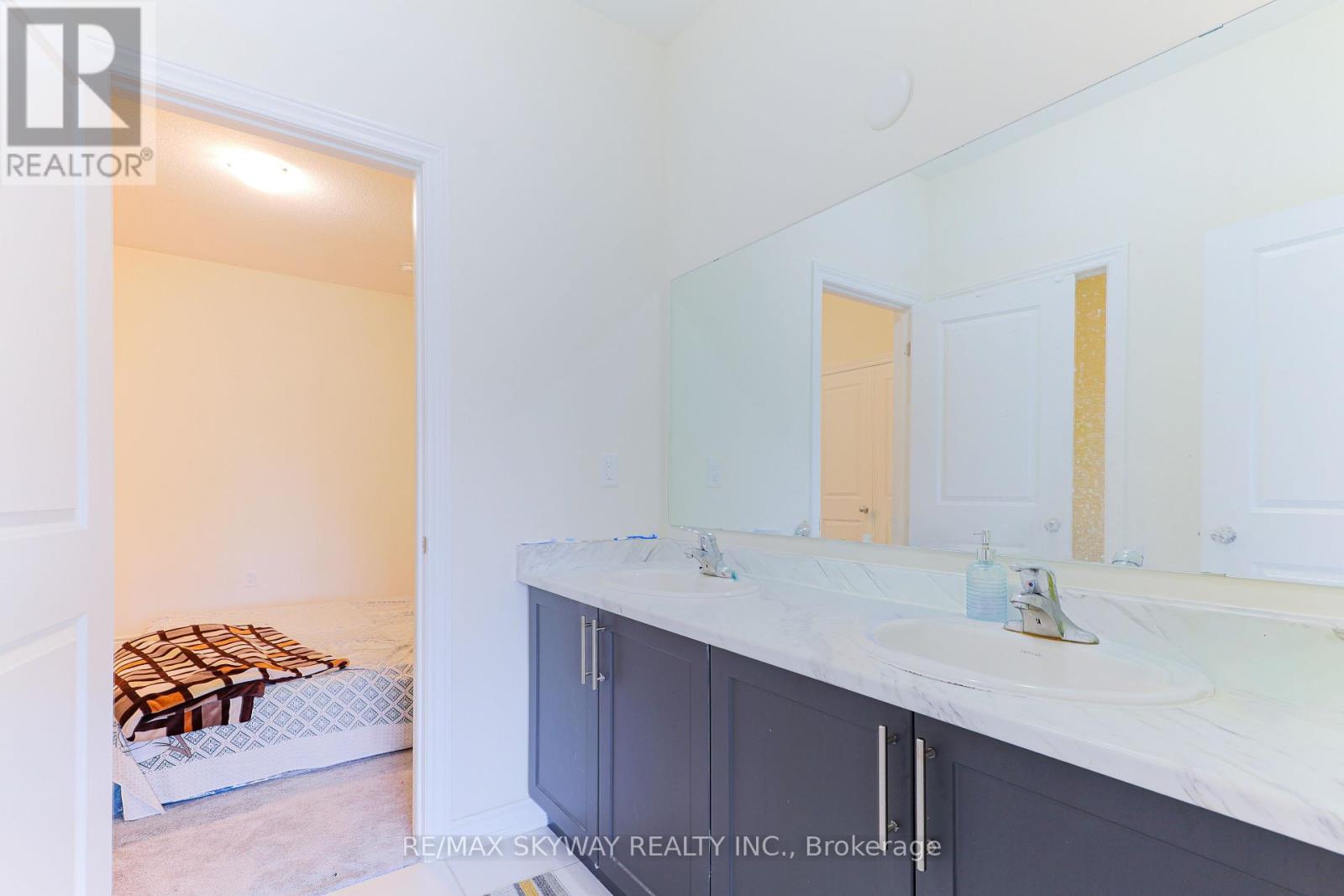 379 Valleyway Drive, Brampton, Ontario  L6X 5S7 - Photo 23 - W12452509