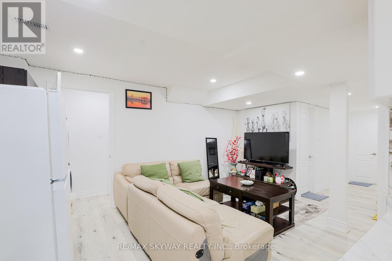 379 Valleyway Drive, Brampton, Ontario  L6X 5S7 - Photo 40 - W12452509