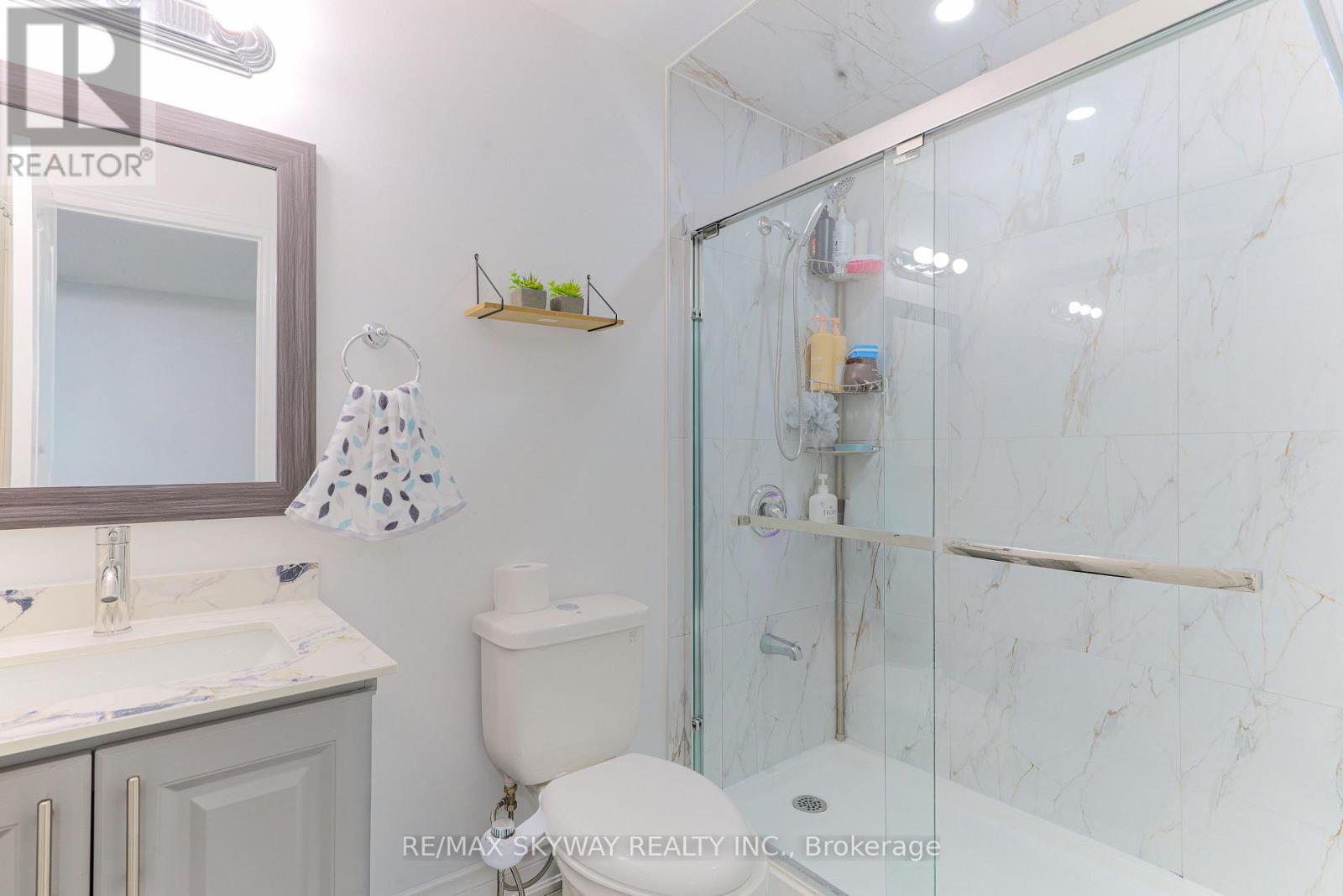 379 Valleyway Drive, Brampton, Ontario  L6X 5S7 - Photo 45 - W12452509