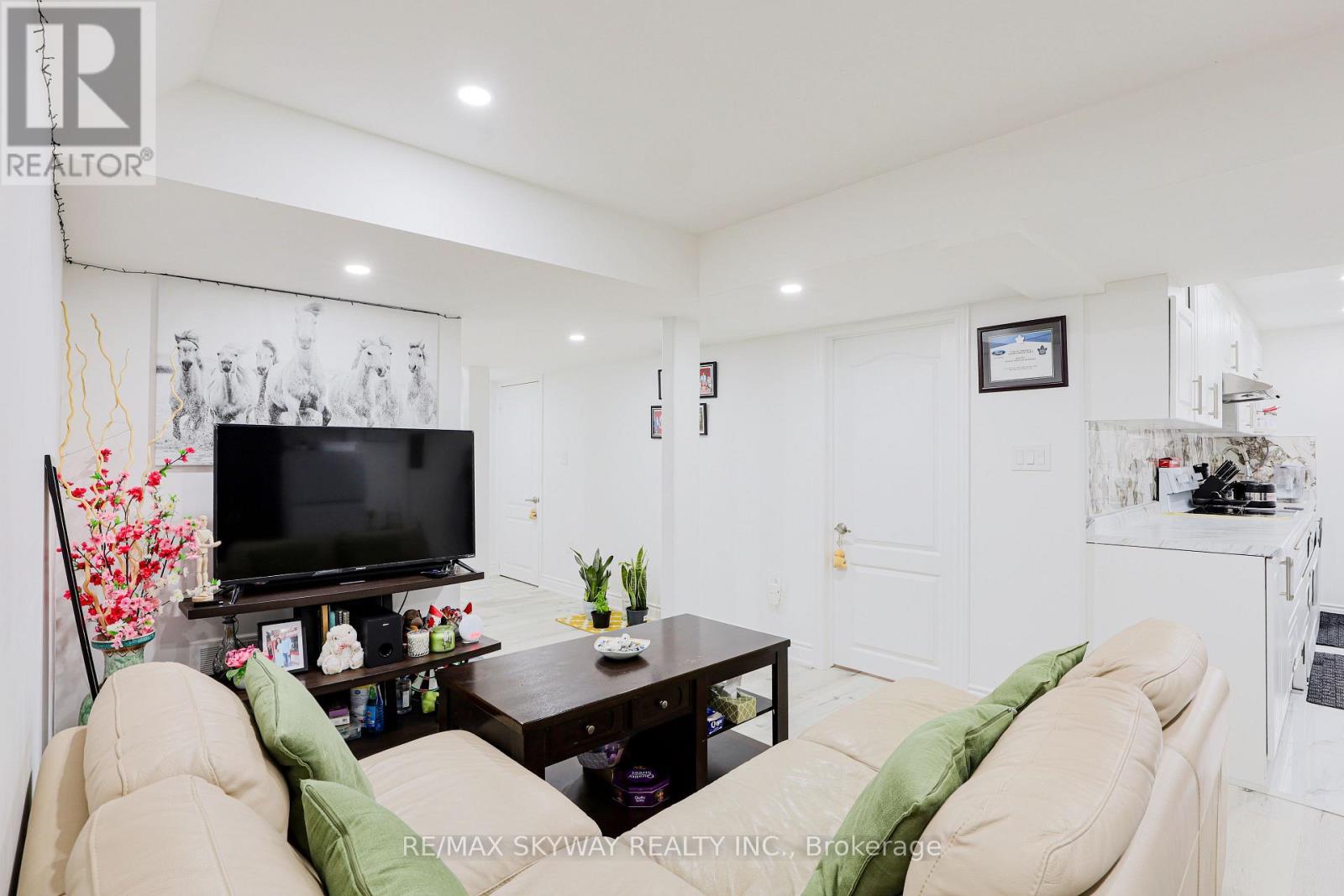 379 Valleyway Drive, Brampton, Ontario  L6X 5S7 - Photo 39 - W12452509